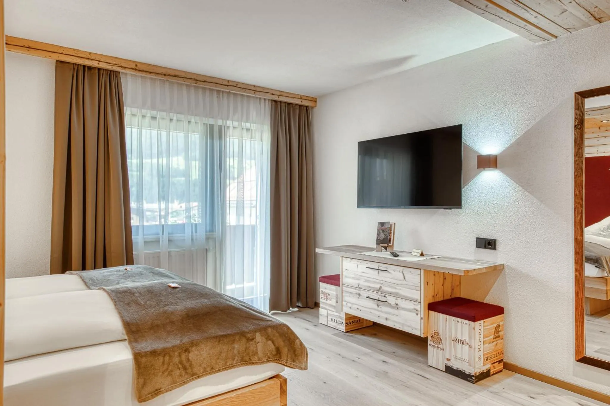 Bed in Hotel Alpenstolz