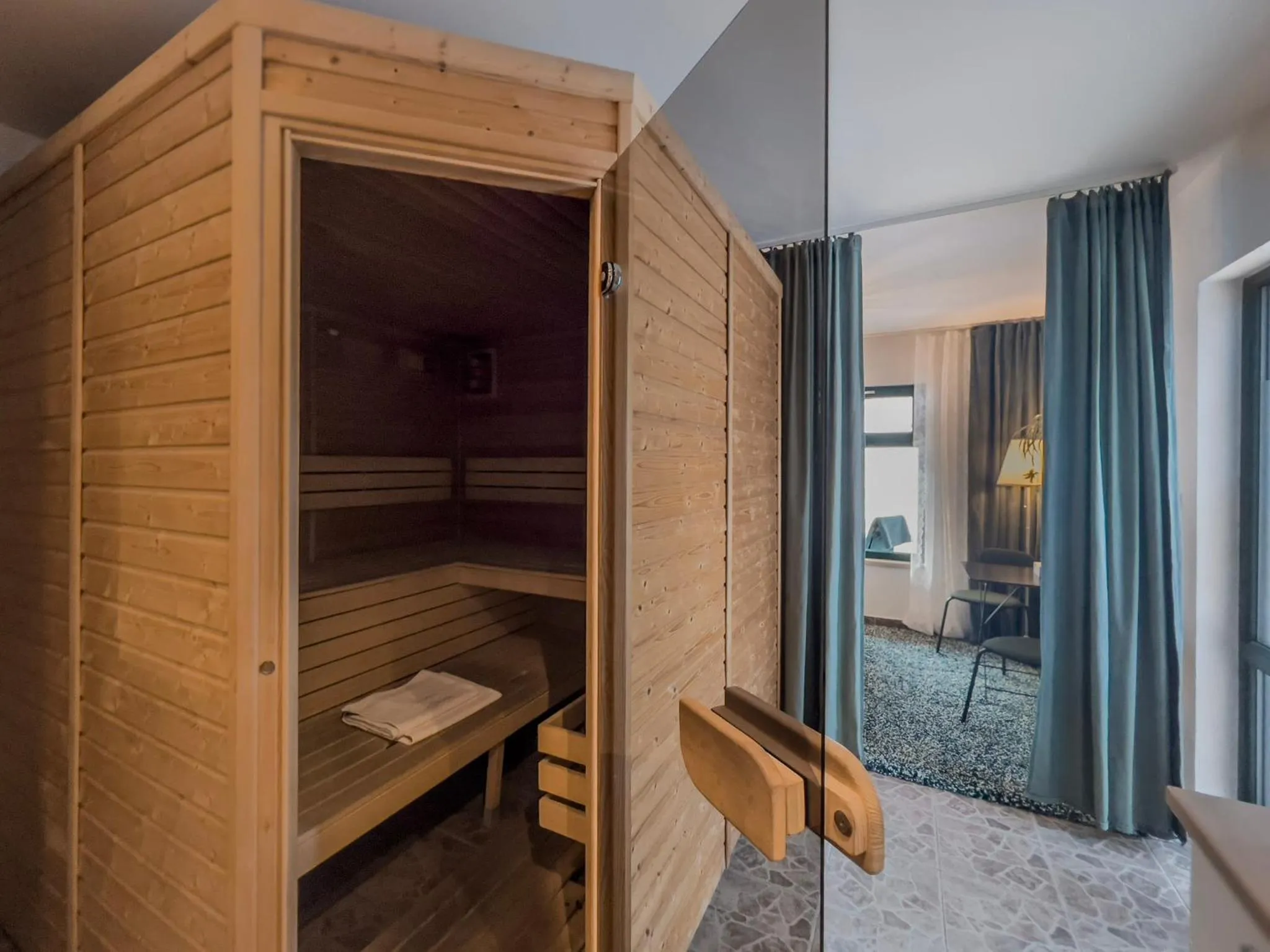 Bedroom, Bed in Hotel Krokus