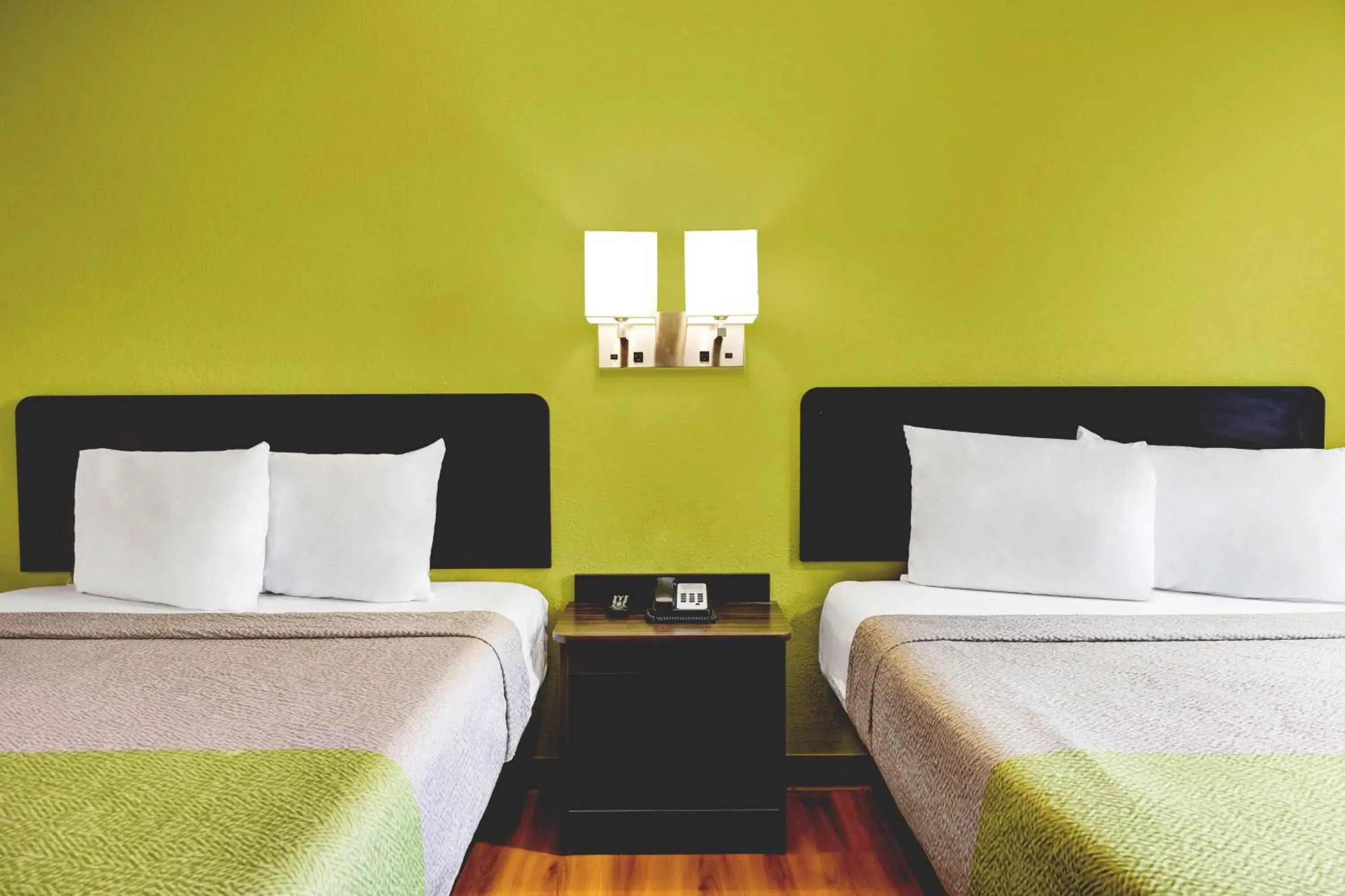 Queen Room with Two Queen Beds - Non-Smoking in Motel 6 Indianapolis IN Queen Room with Two Queen Beds - Non-Smoking in Motel 6 Indianapolis IN