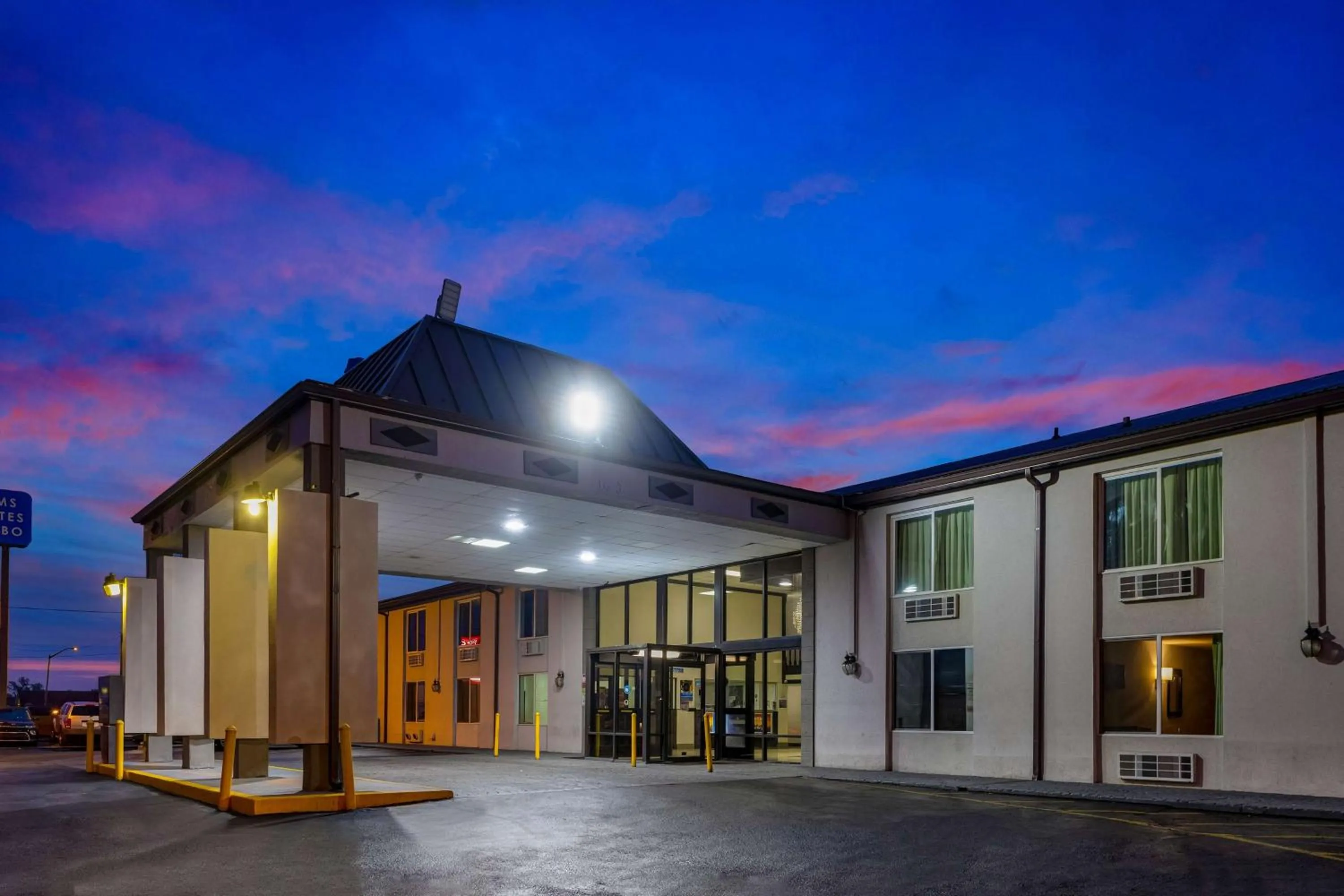 Property building in Motel 6 Indianapolis IN