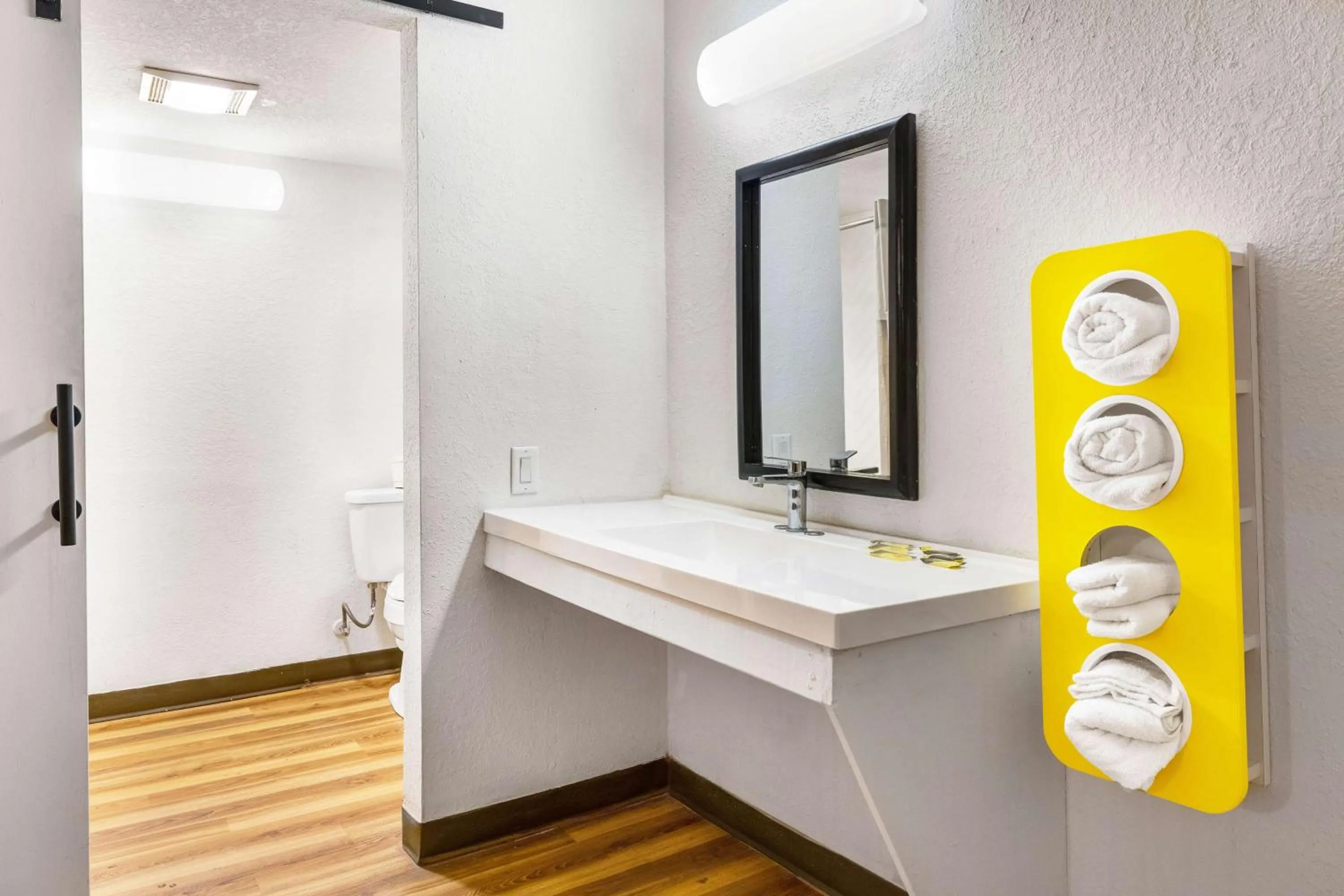 Photo of the whole room in Motel 6 Indianapolis IN