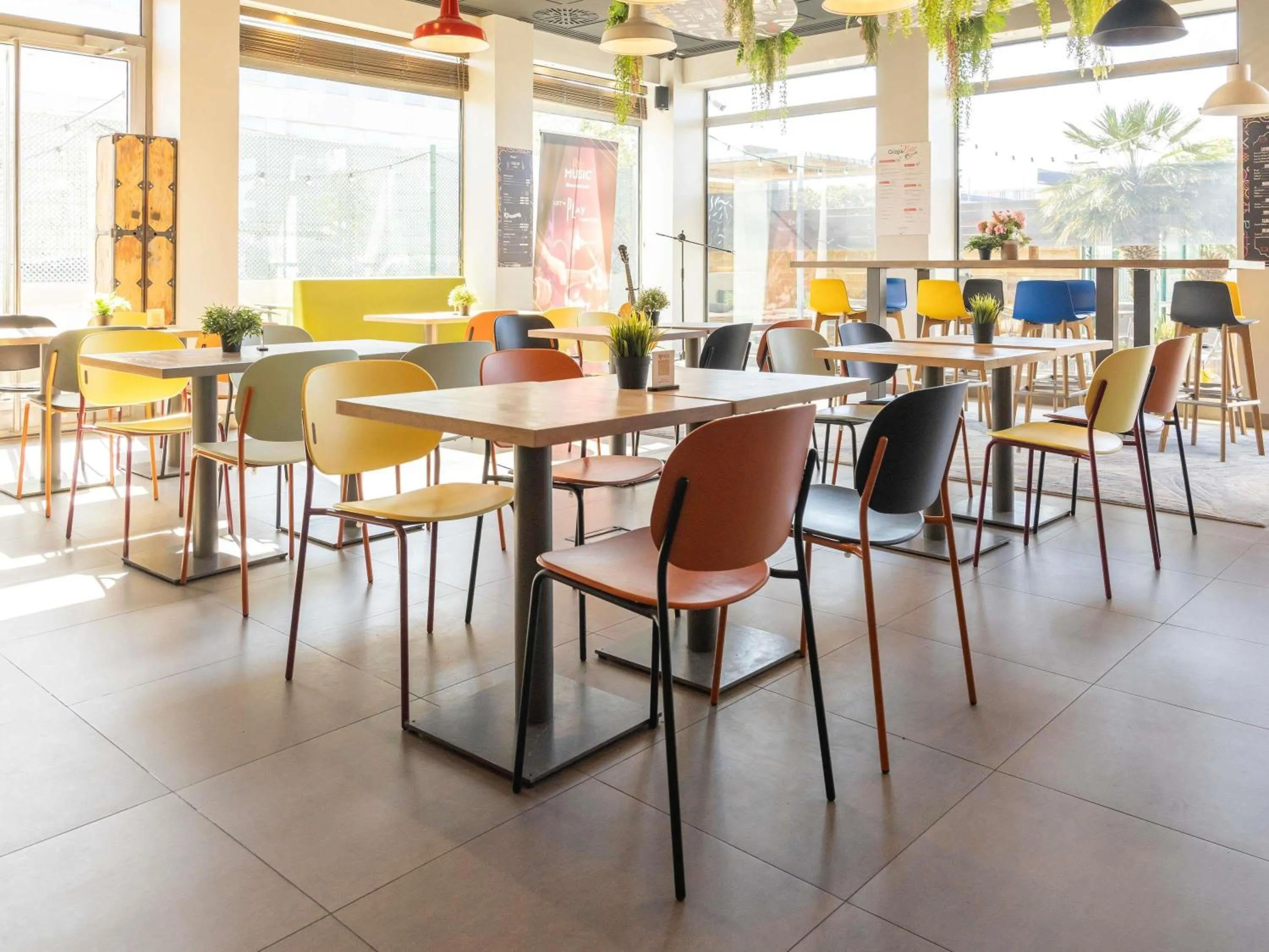 Restaurant/places to eat in Ibis Valencia Bonaire Aeropuerto