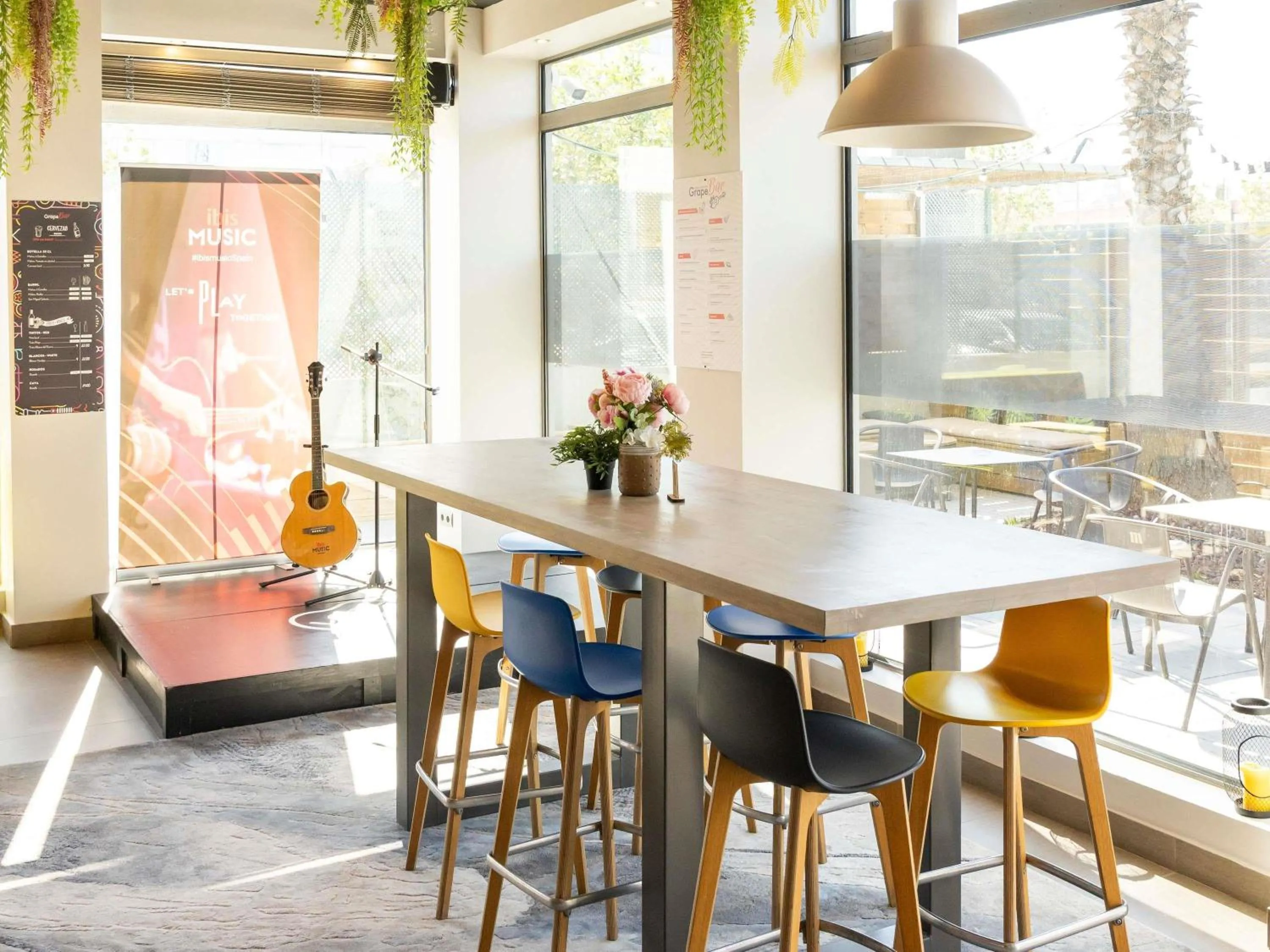 Restaurant/places to eat in Ibis Valencia Bonaire Aeropuerto