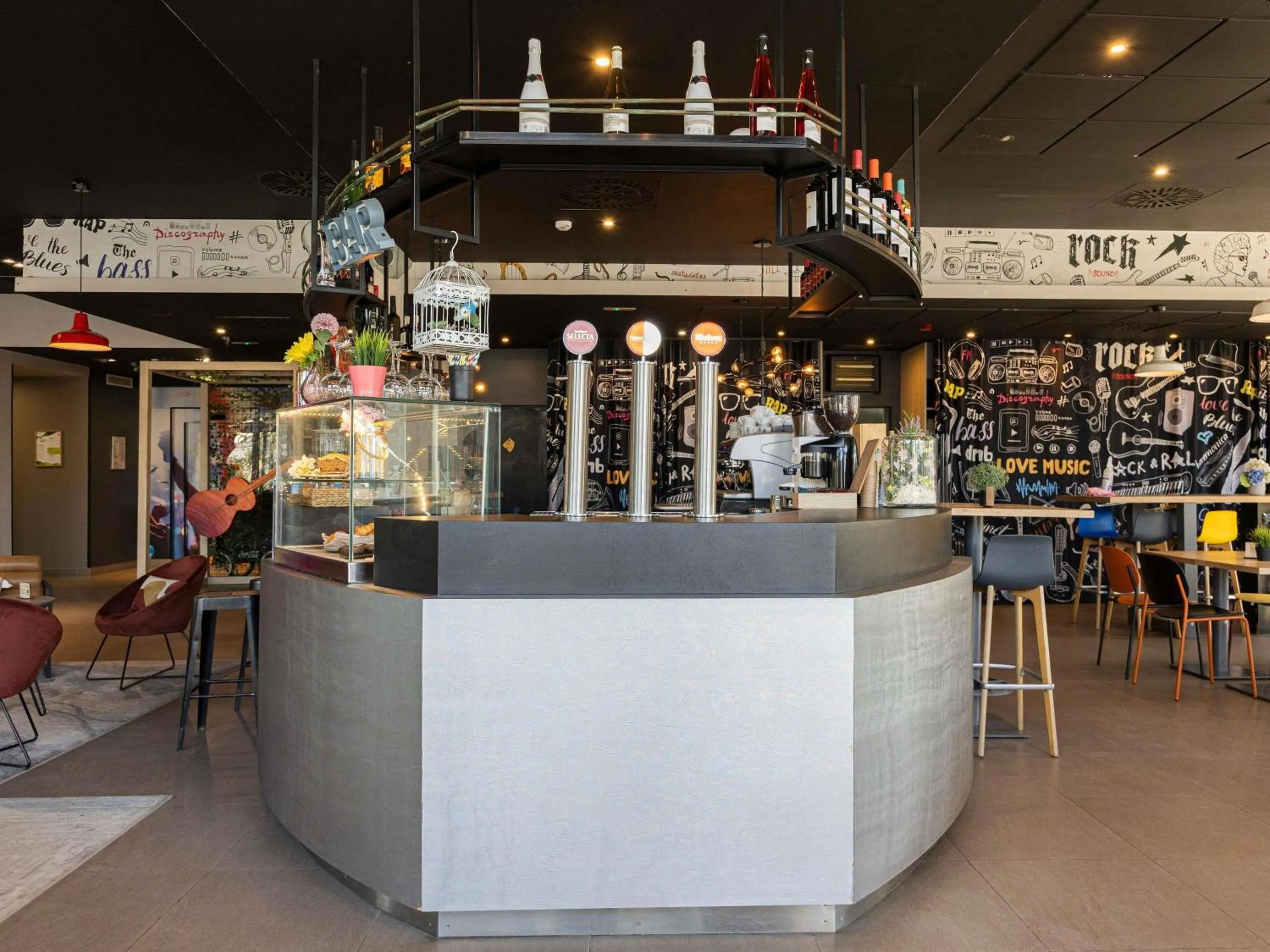 Lounge or bar in Ibis Valencia Bonaire Aeropuerto