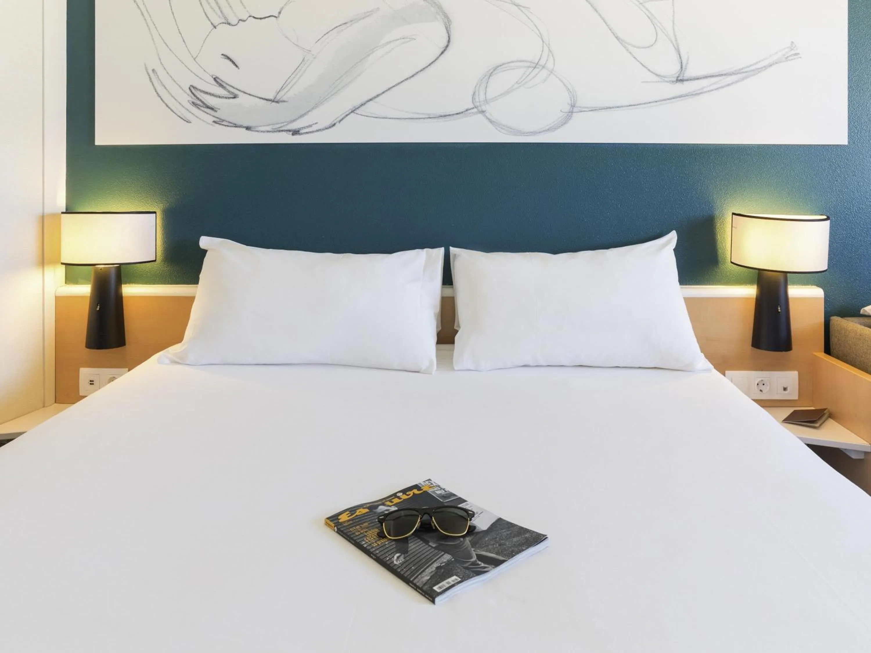 Bedroom, Bed in Ibis Valencia Bonaire Aeropuerto