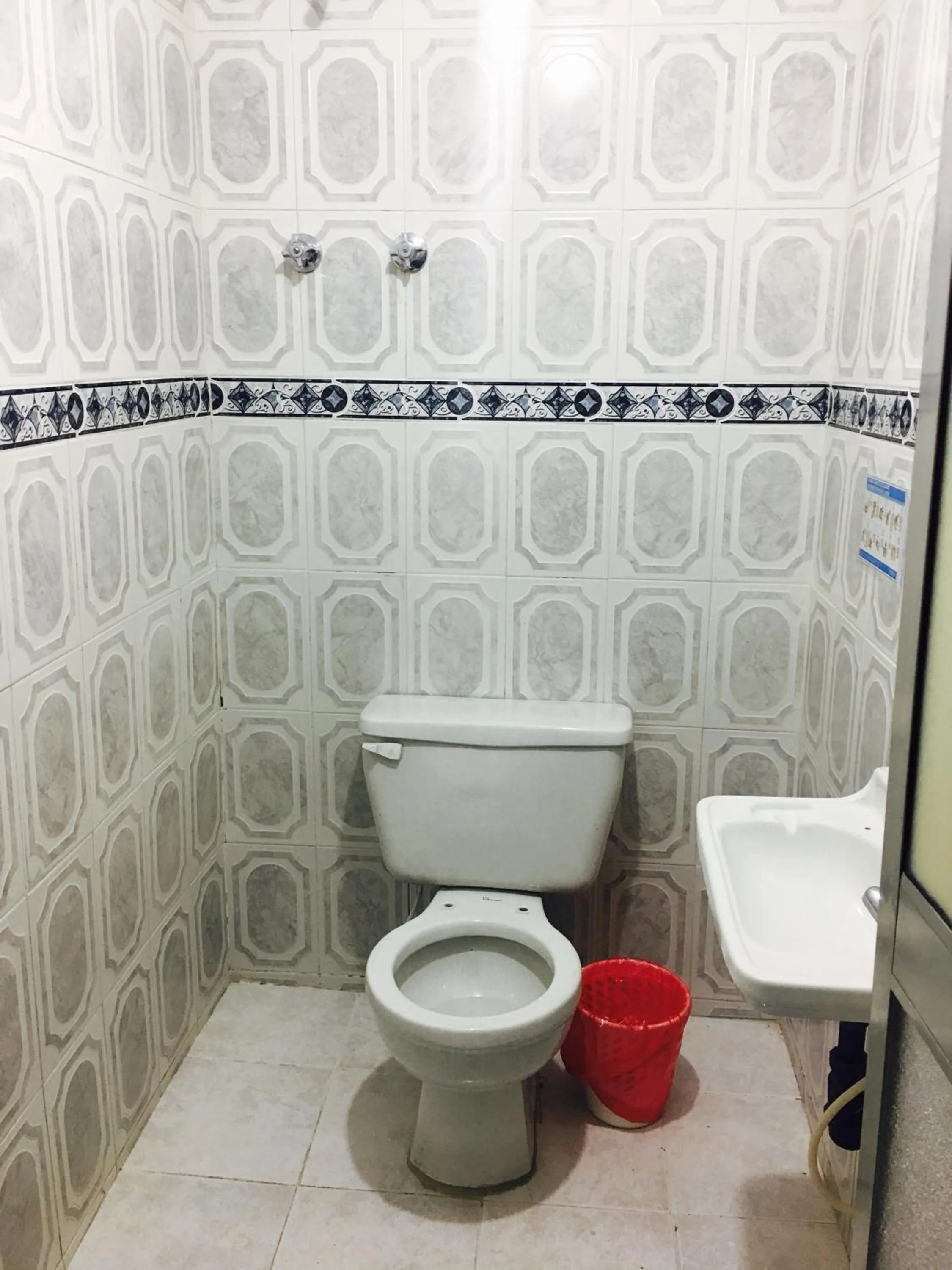 Photo of the whole room in Hotel Parkway Inn 58 Street