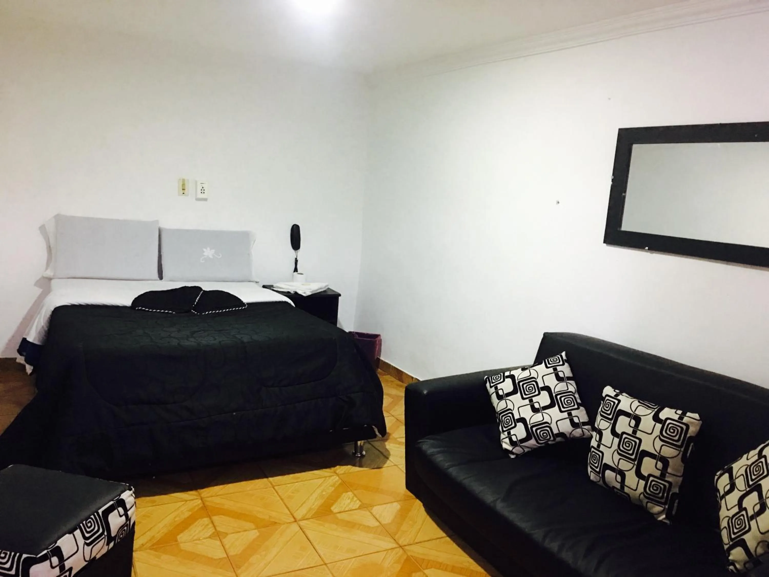 Bed in Hotel Parkway Inn 58 Street