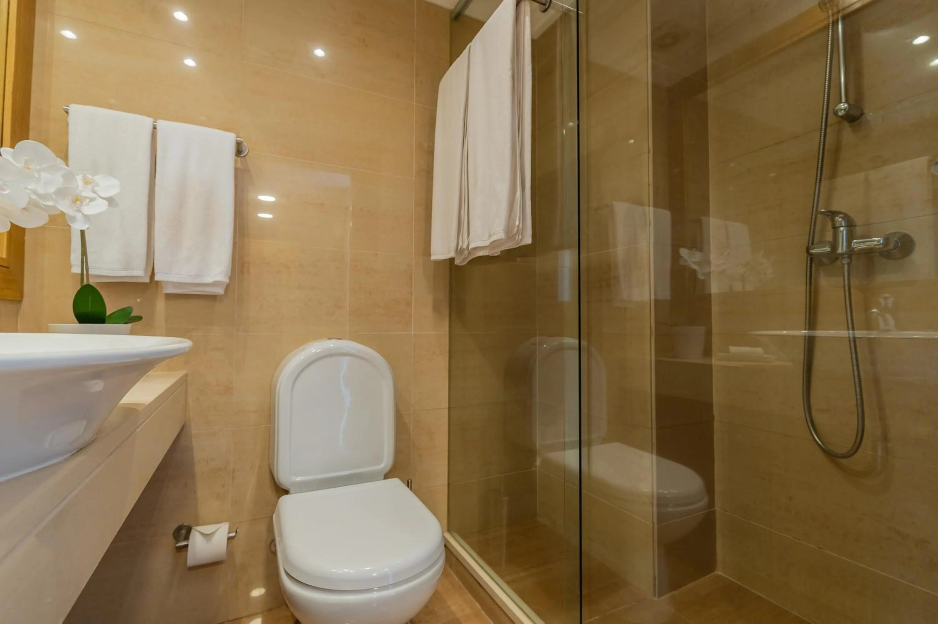 Bathroom in Pestana Alvor Park Suites Hotel