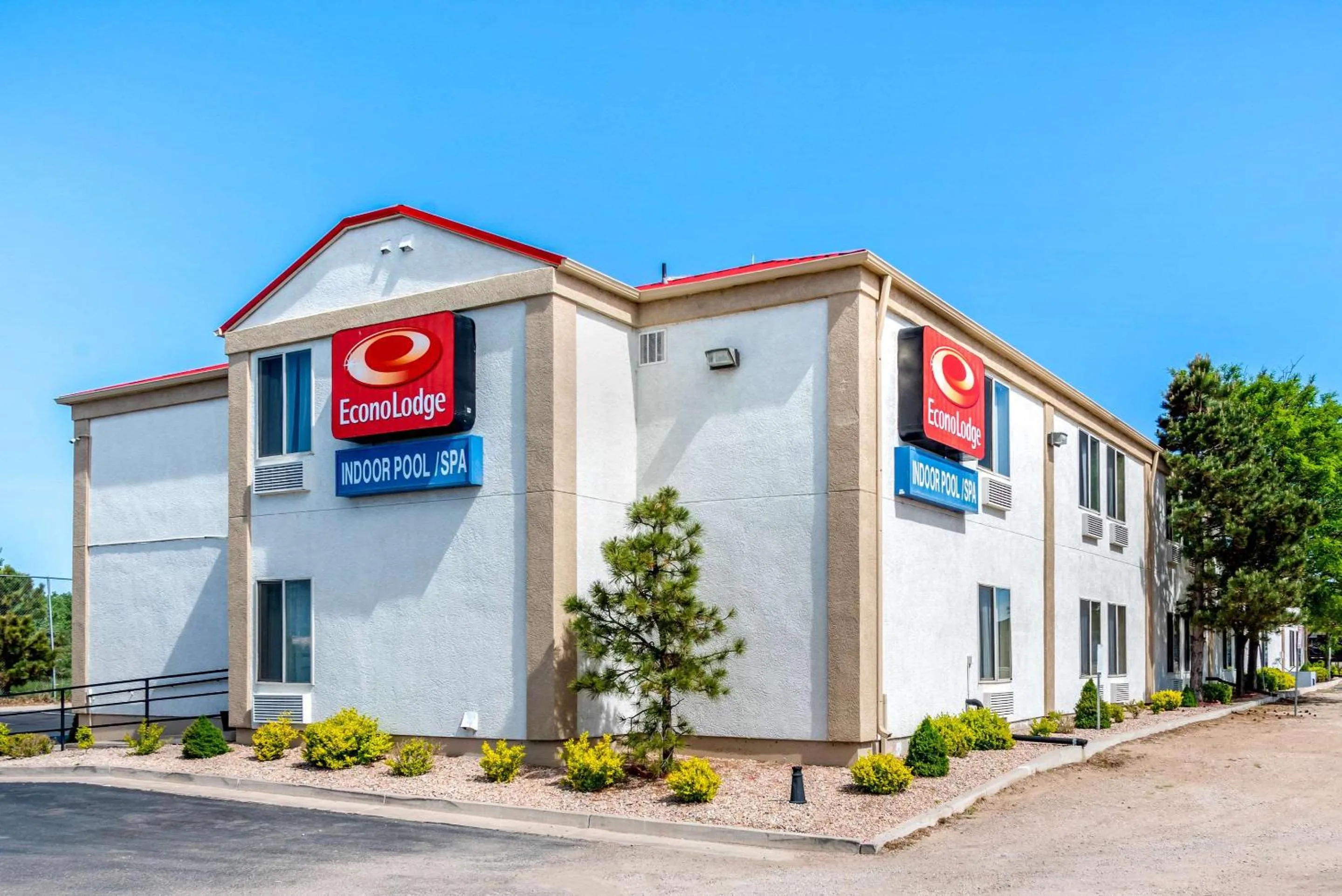 Property building in Econo Lodge Colorado Springs near Airport