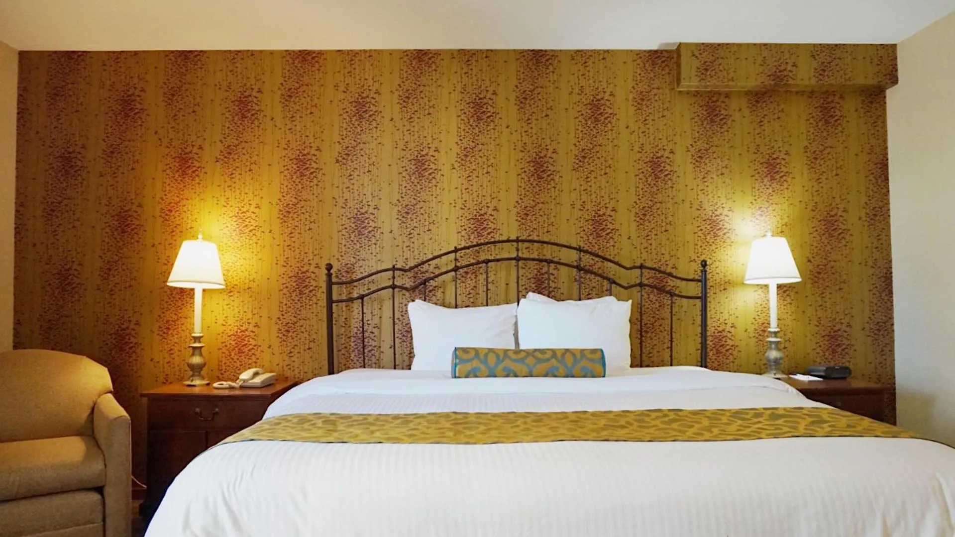 Bed in Best Western Queens Court