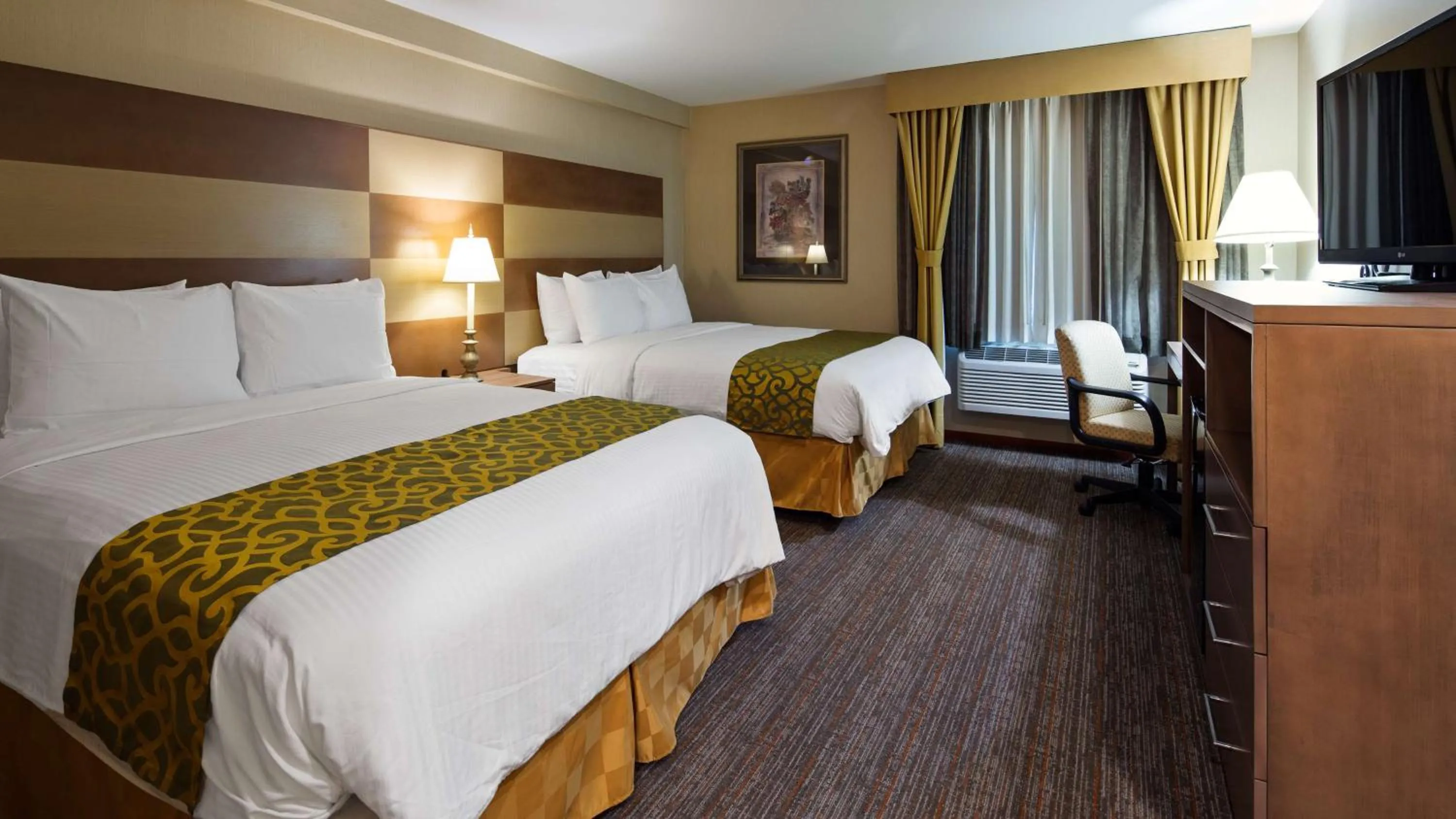 Photo of the whole room, Bed in Best Western Queens Court