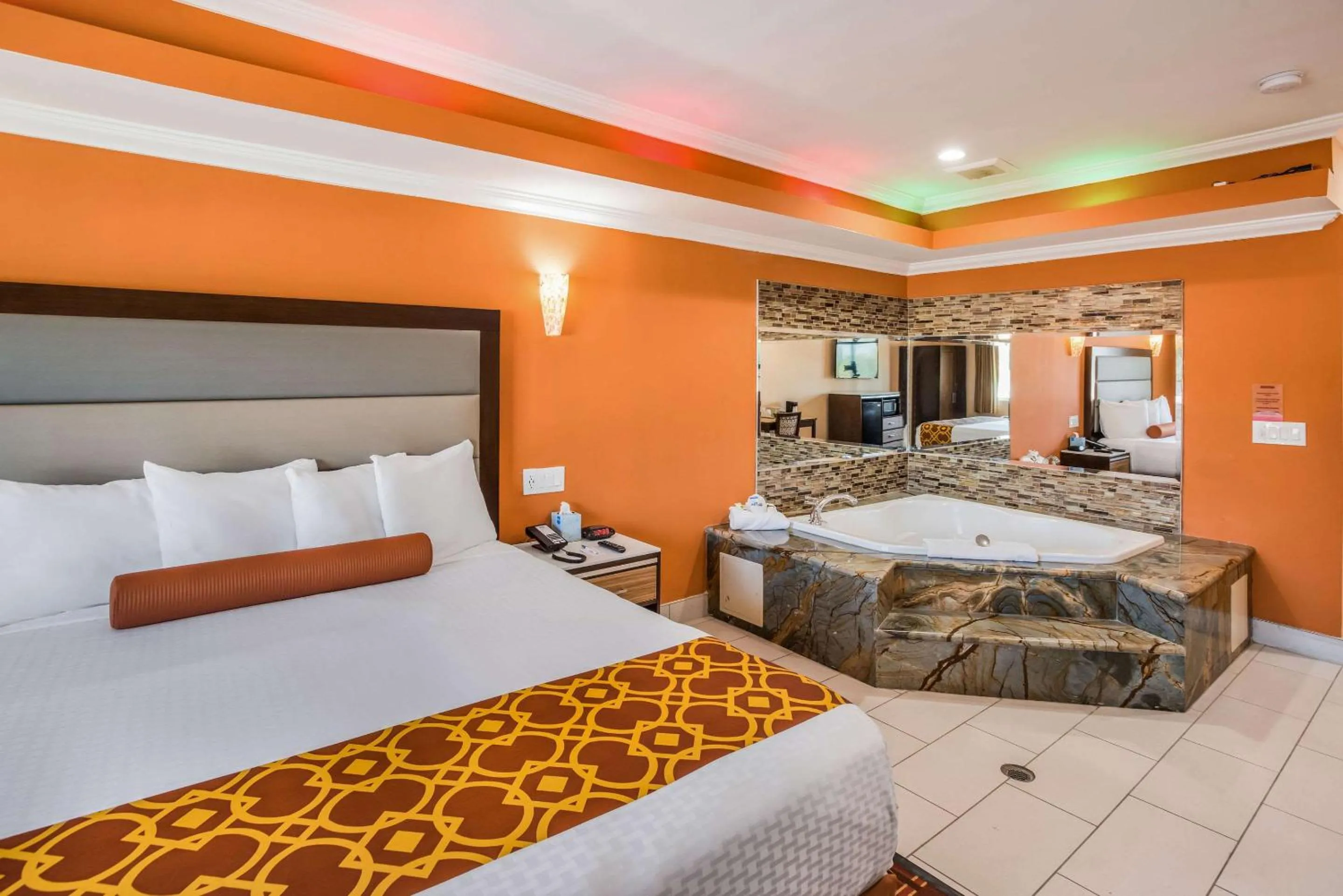 Bedroom, Bed in Rodeway Inn & Suites Pasadena