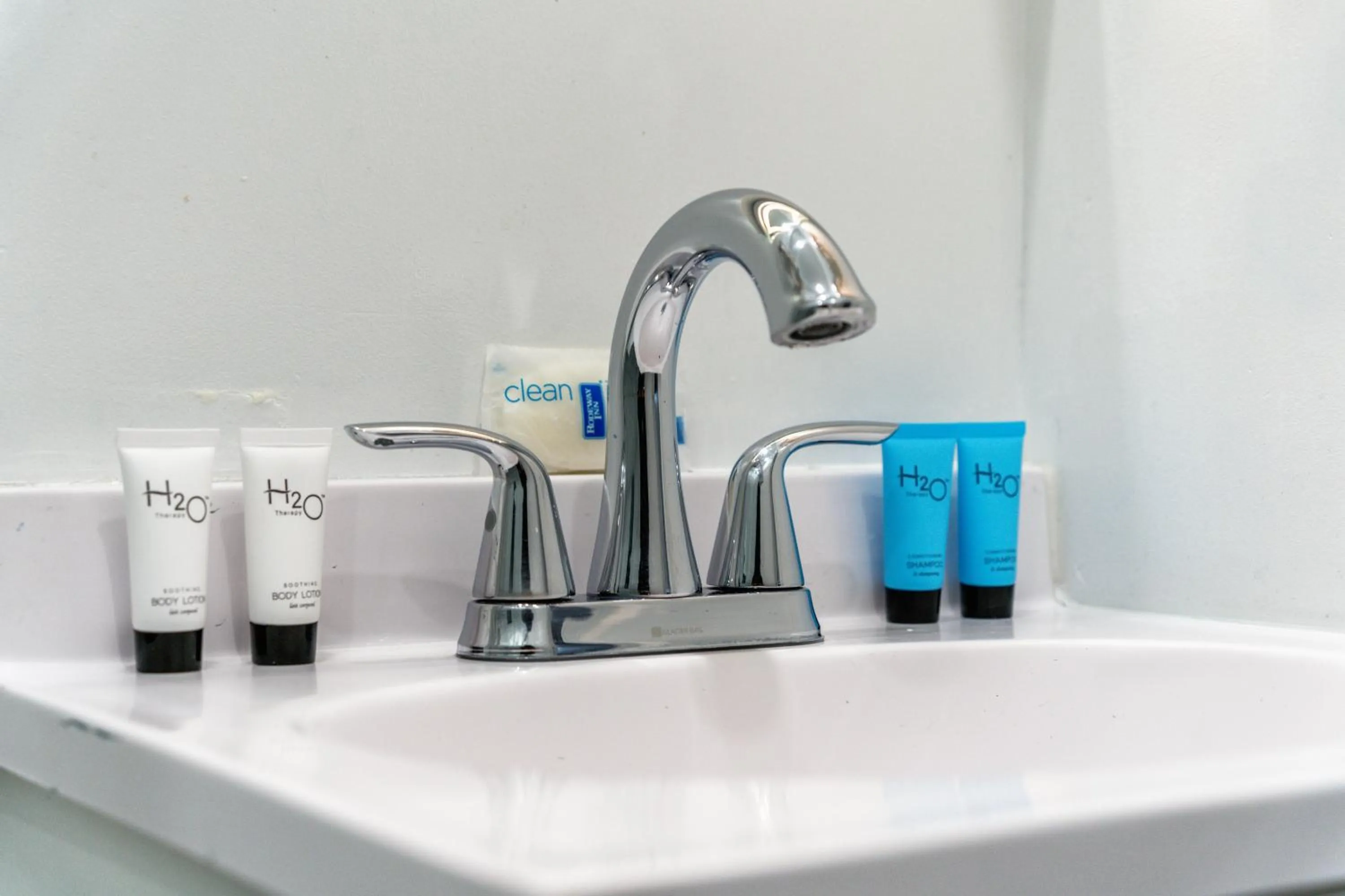 Bathroom in Rodeway Inn & Suites Pasadena