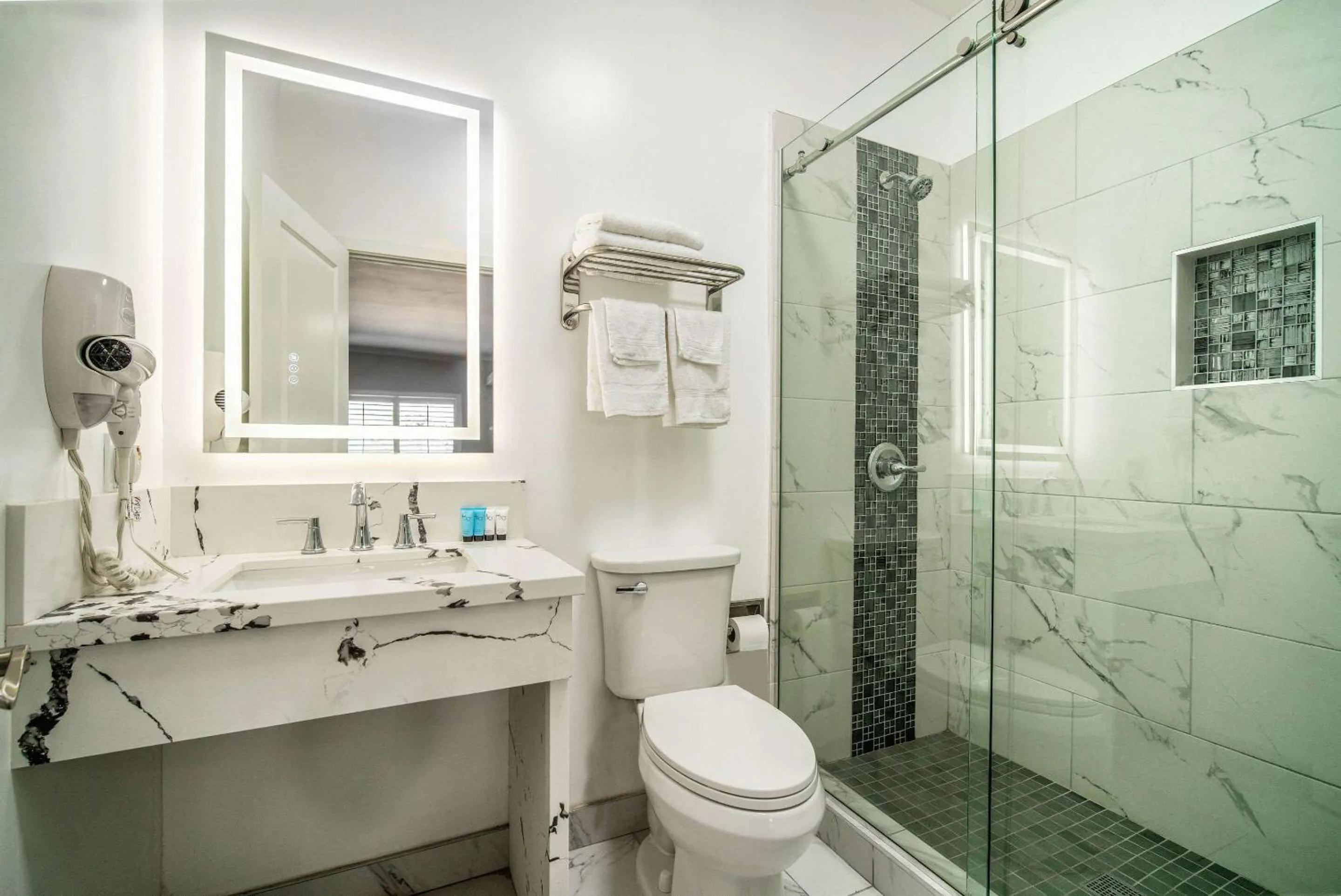 Bedroom in Rodeway Inn & Suites Pasadena