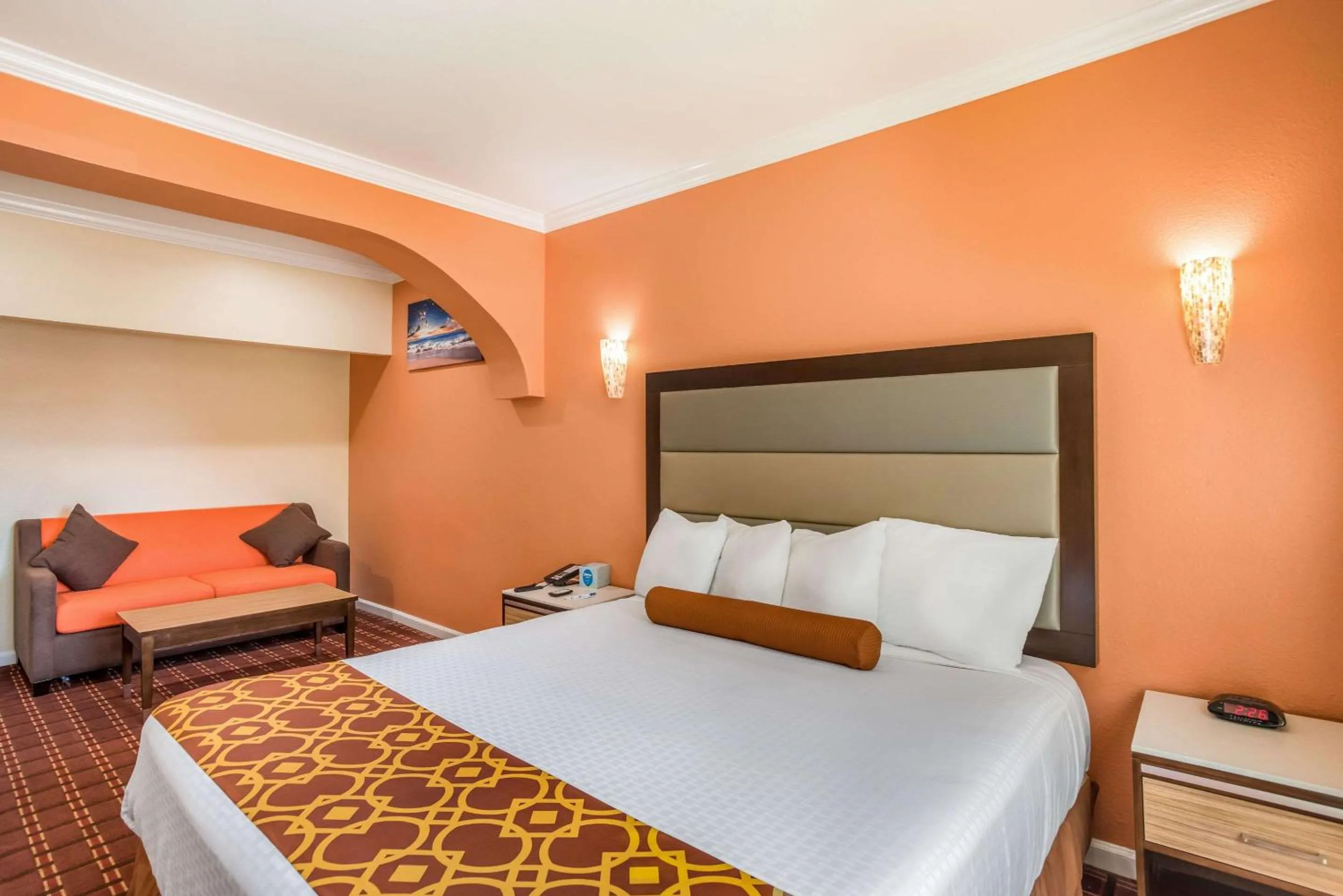 Bedroom, Bed in Rodeway Inn & Suites Pasadena