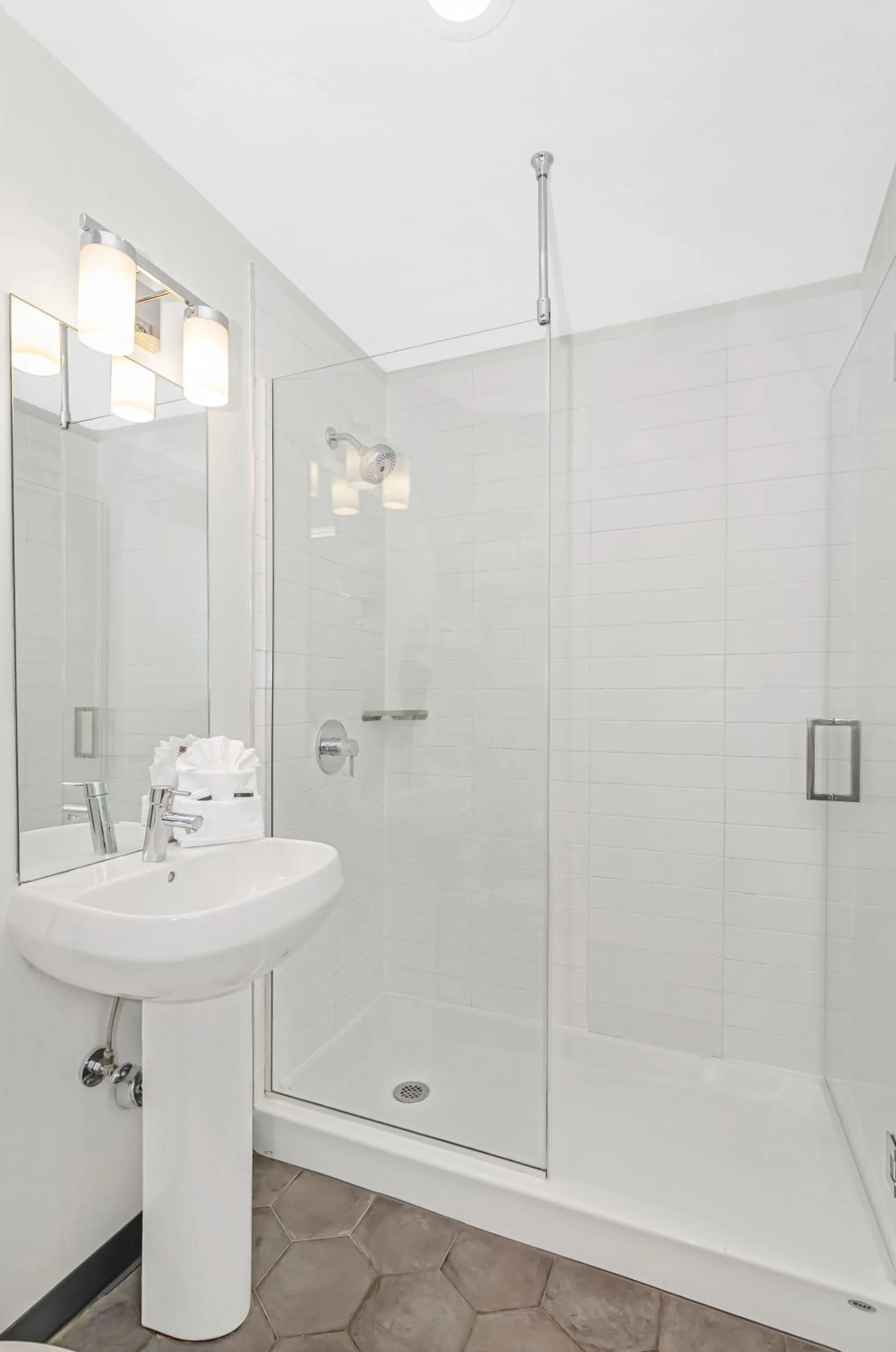 Bathroom in Ohio House Motel