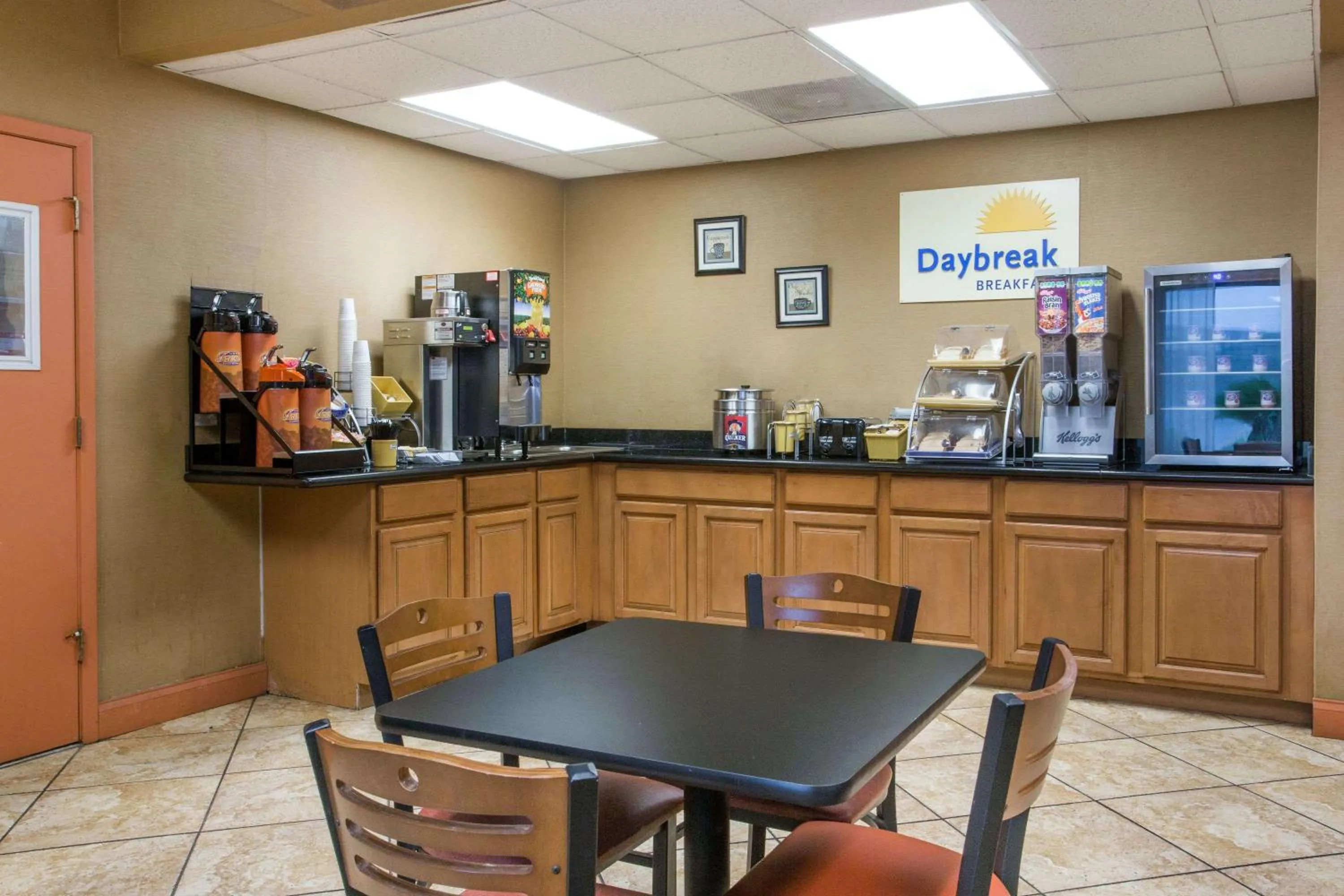 Restaurant/places to eat in Days Inn by Wyndham Ormond Beach