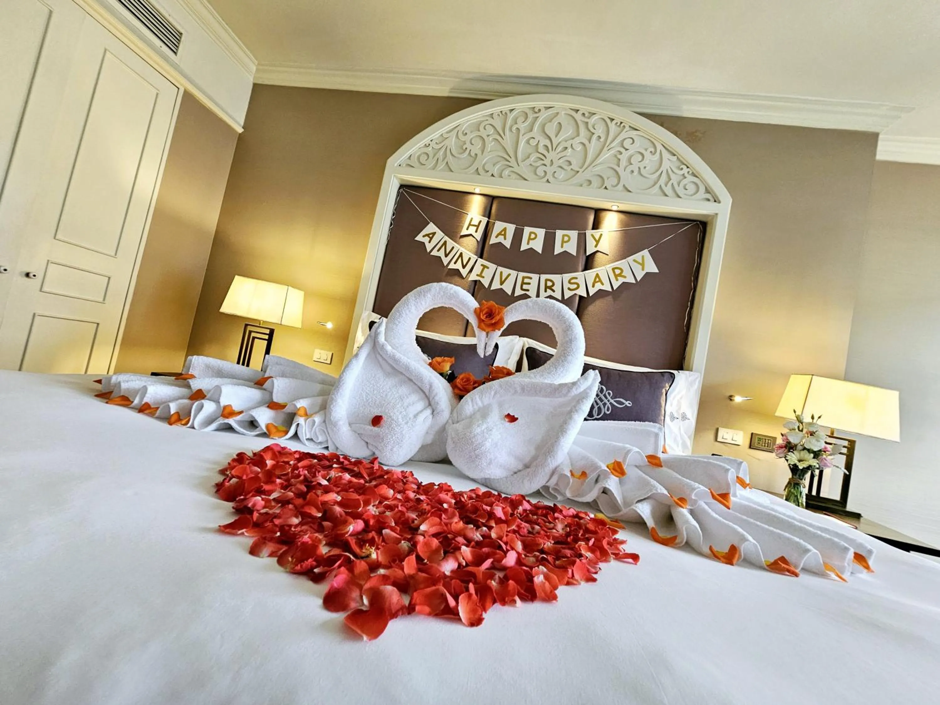 Bed in The Sukosol Hotel