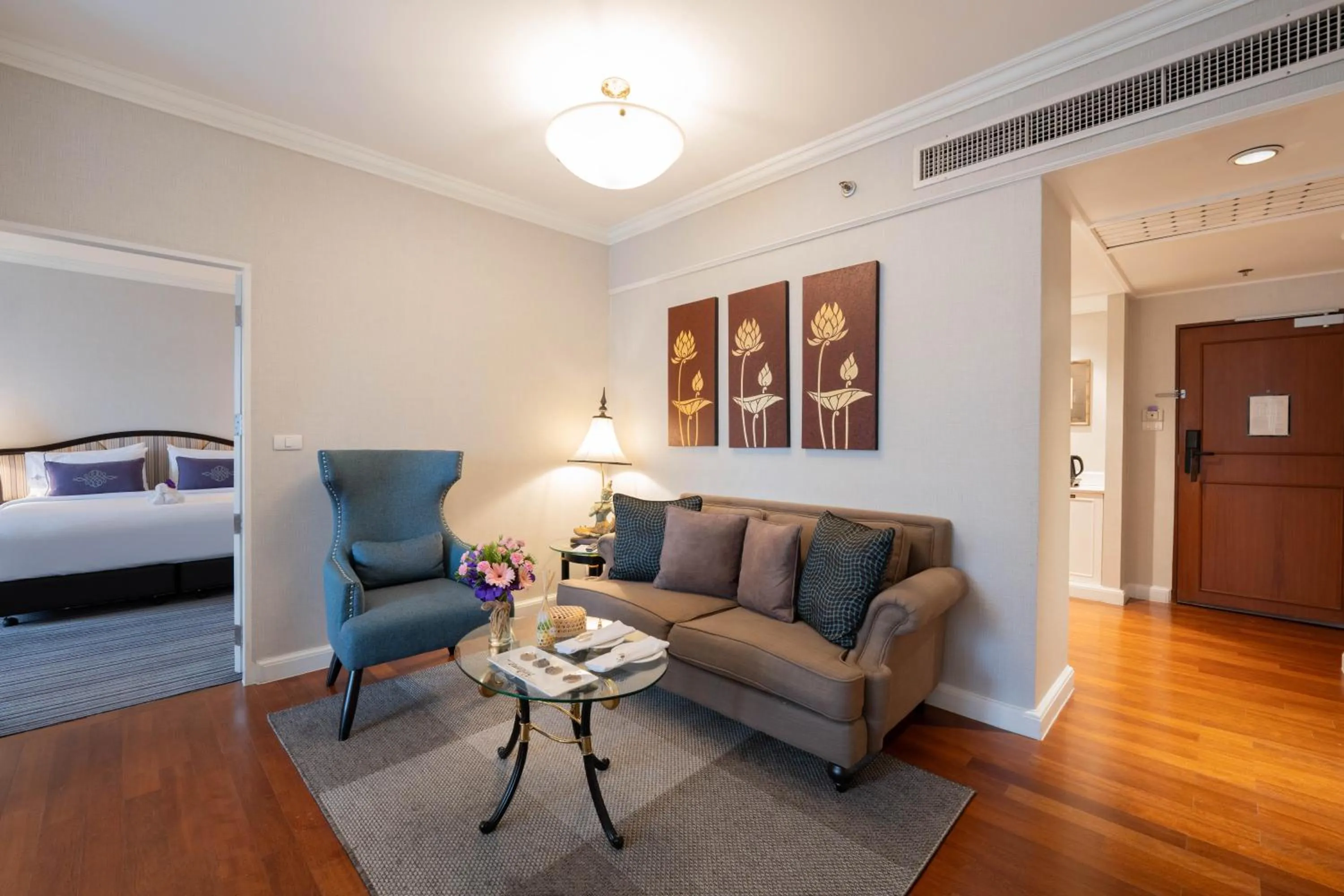 Living room, Bed in The Sukosol Hotel