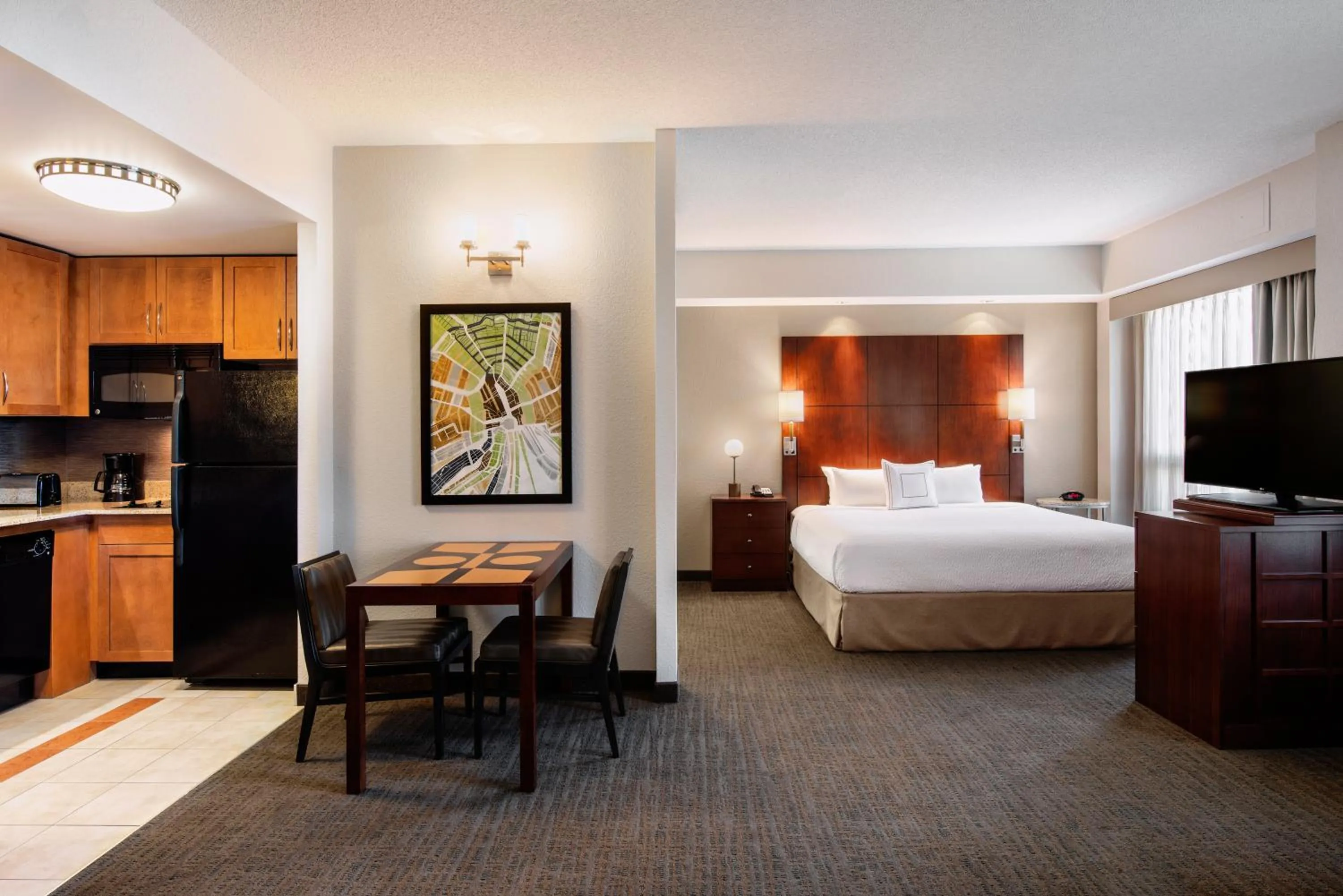 Kitchen or kitchenette, Bed in Residence Inn by Marriott Kingston Water's Edge