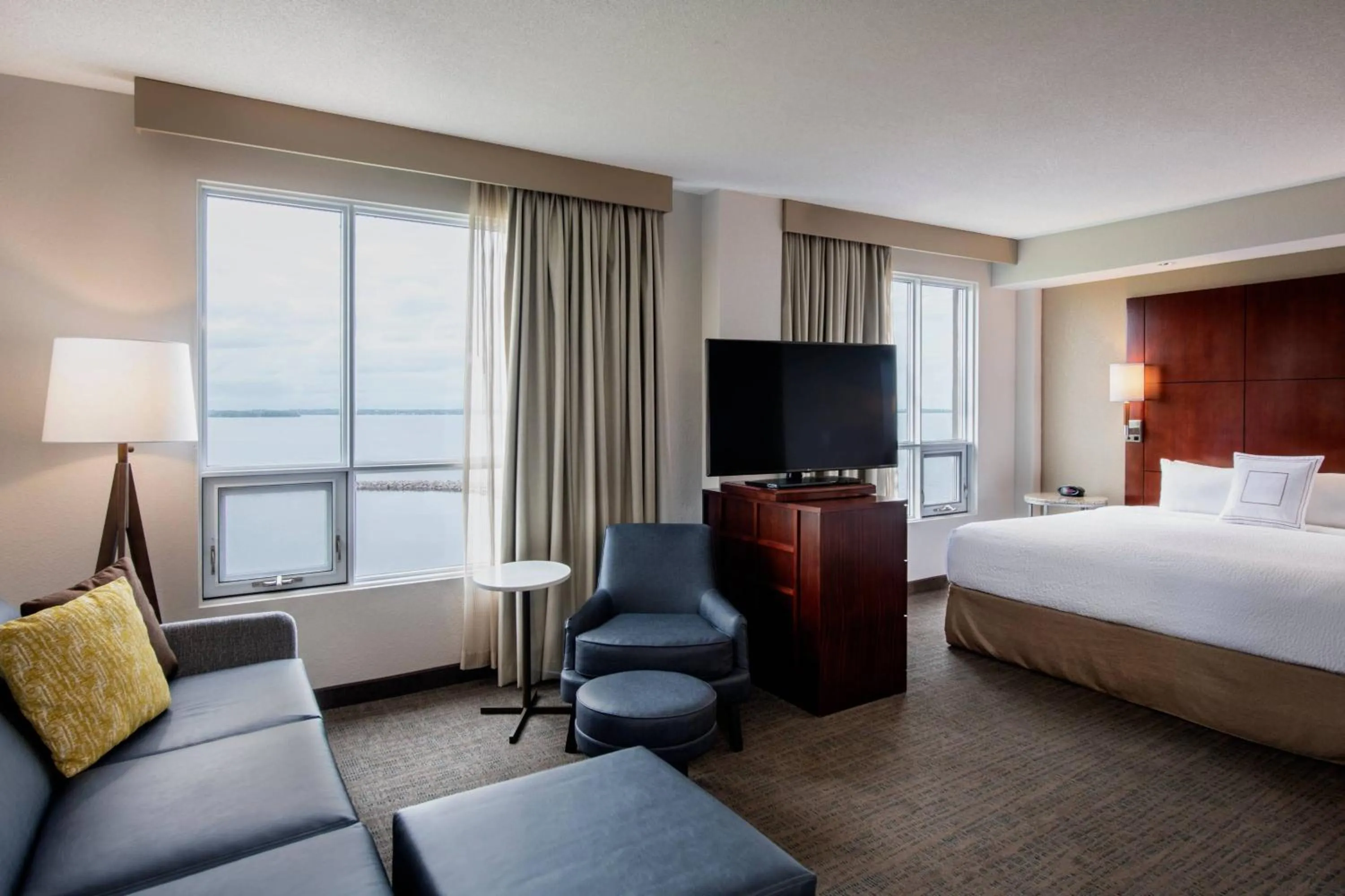 Photo of the whole room, Bed in Residence Inn by Marriott Kingston Water's Edge