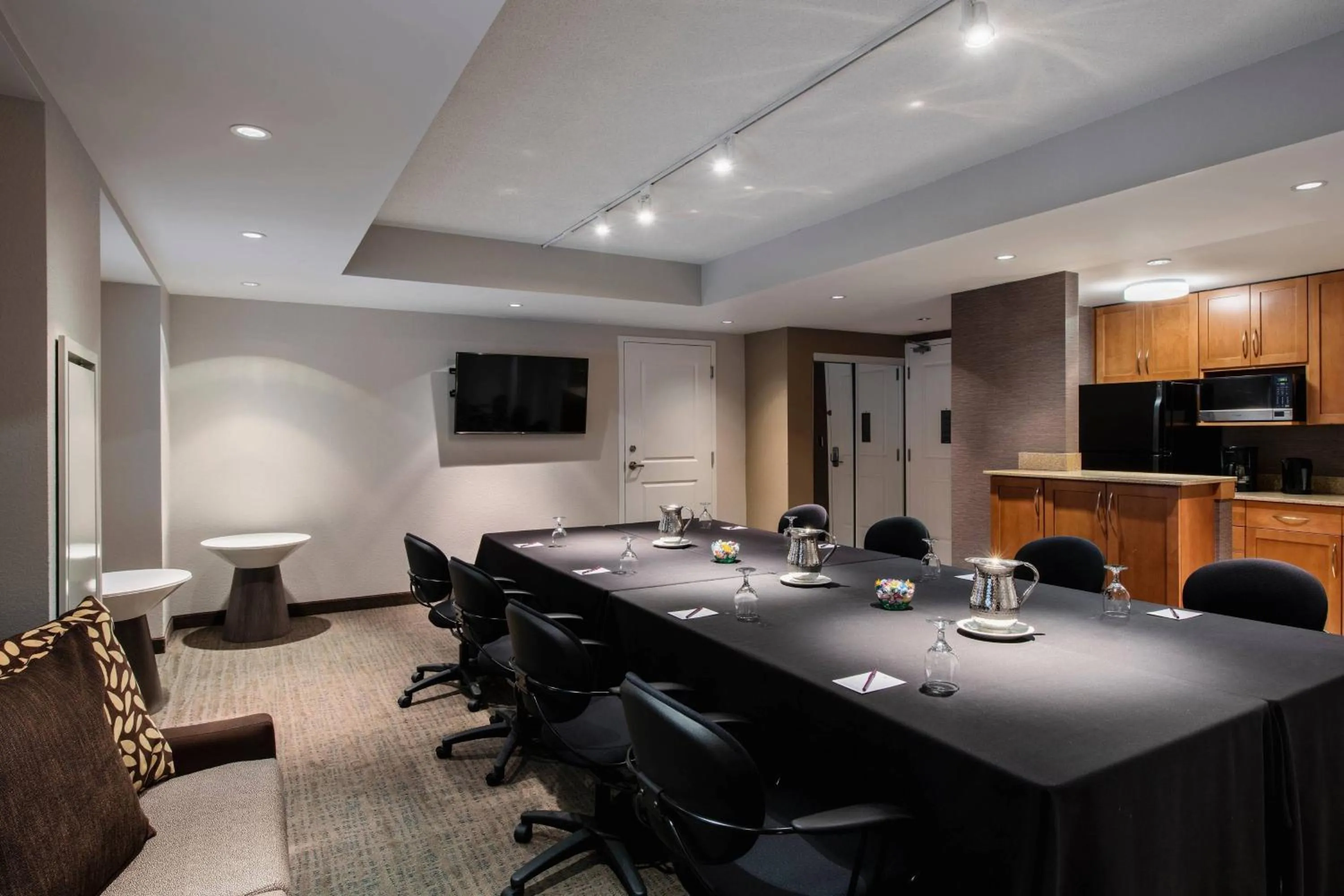 Meeting/conference room in Residence Inn by Marriott Kingston Water's Edge