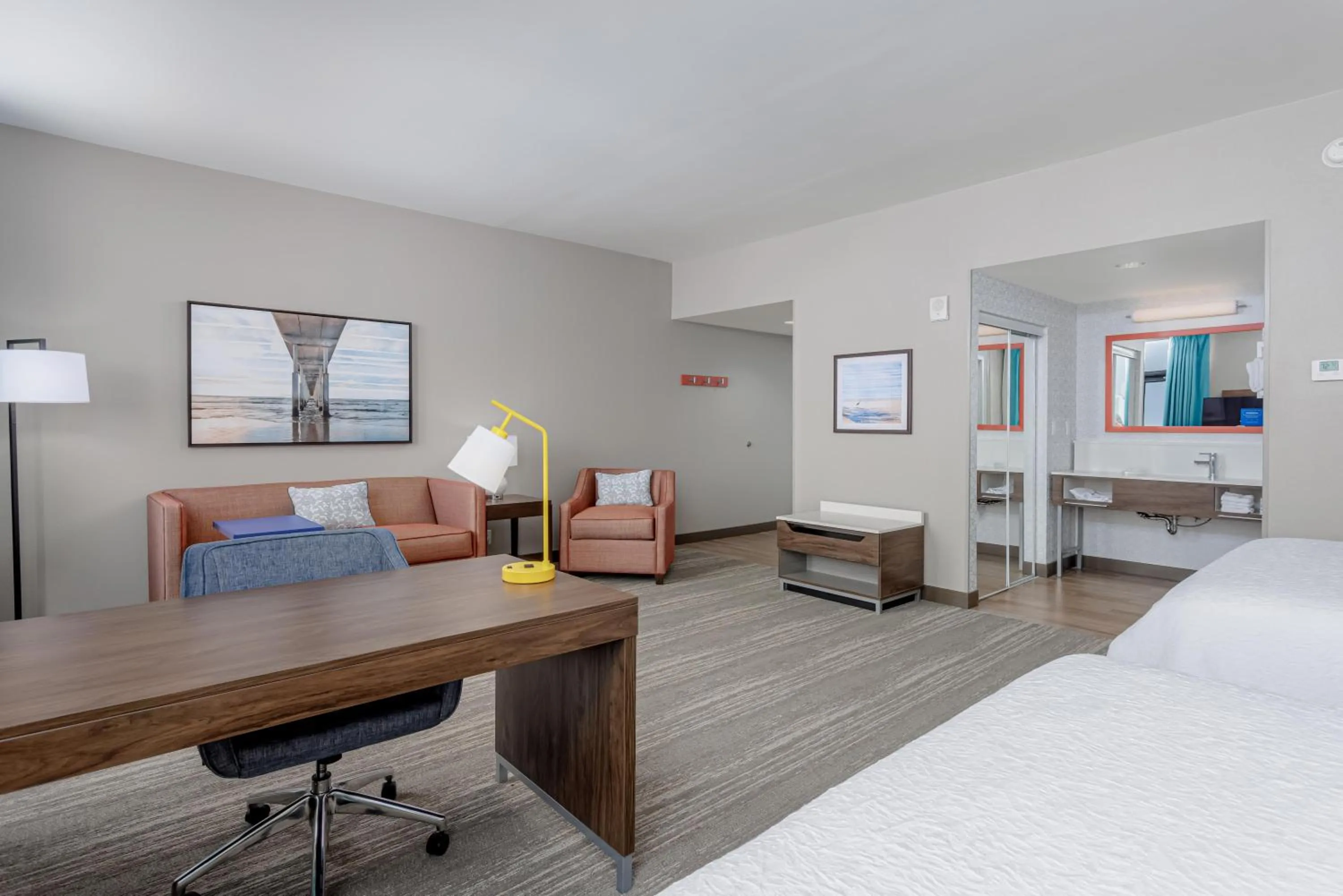 Living room, Bed in Hampton Inn & Suites - Orange Beach