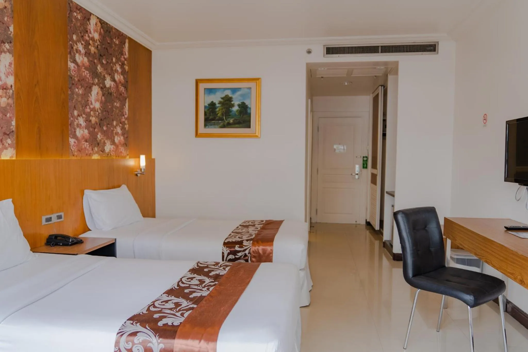 Bed in Forum Park Hotel