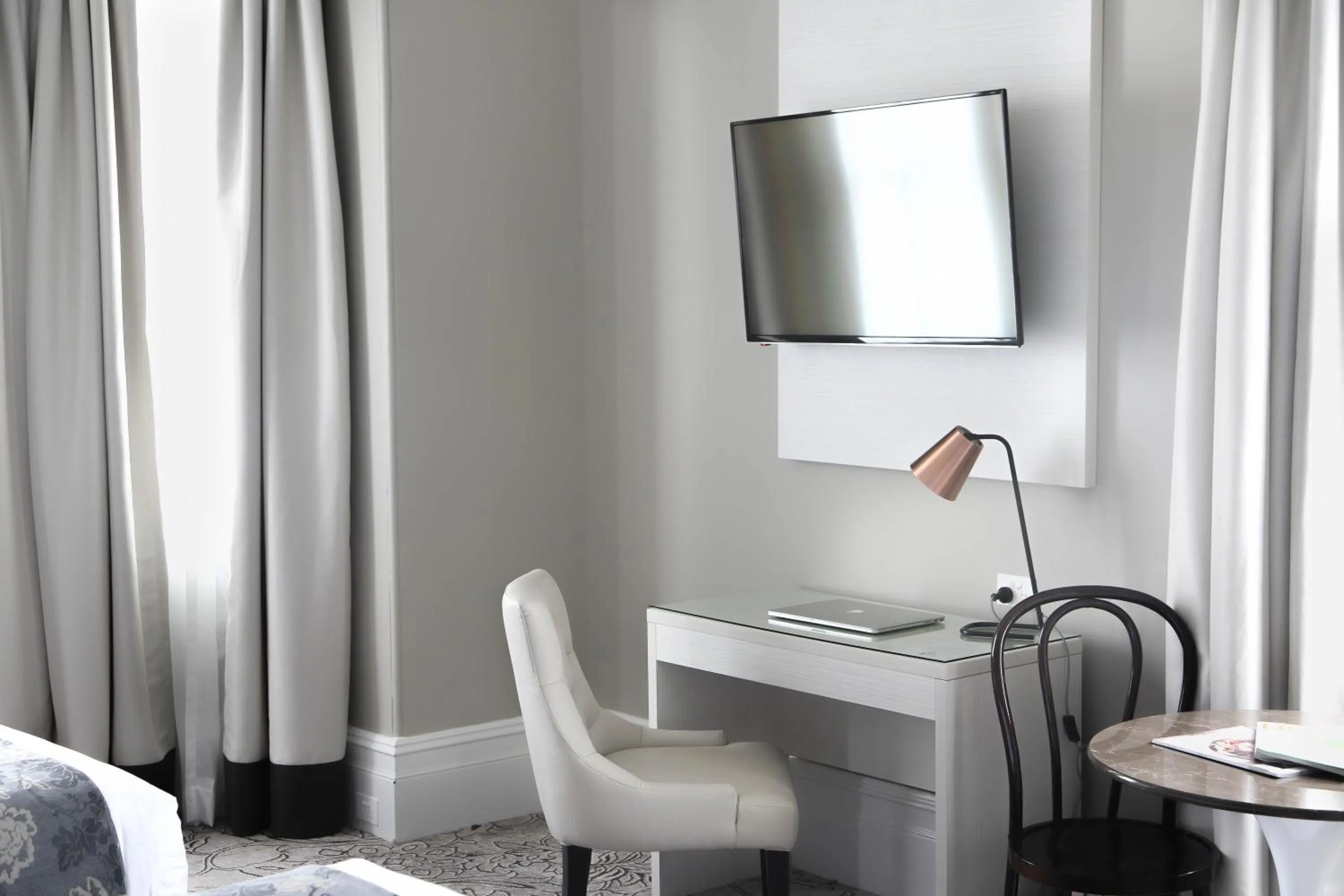 Photo of the whole room, Bed in The Lurline Randwick