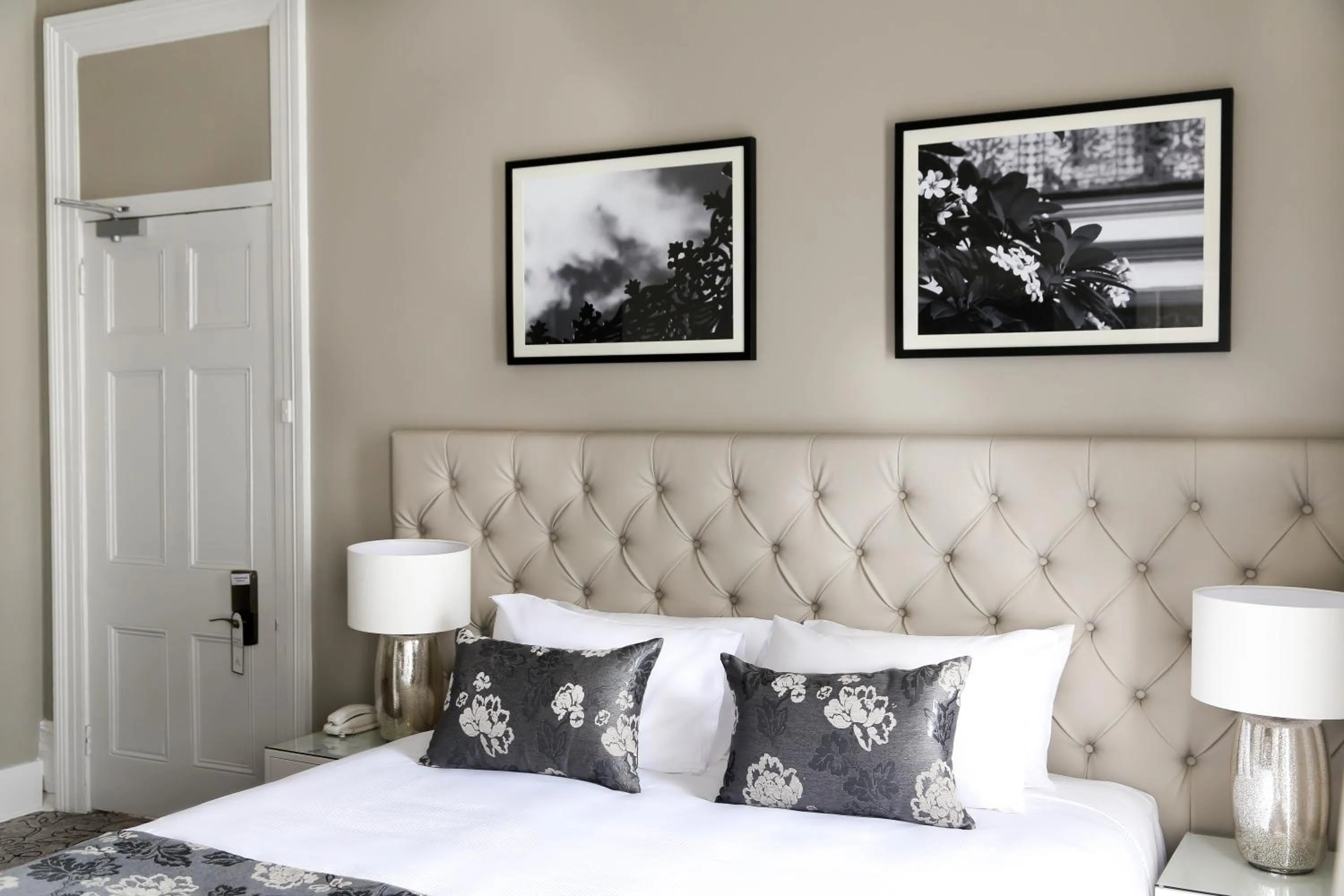 Photo of the whole room, Bed in The Lurline Randwick