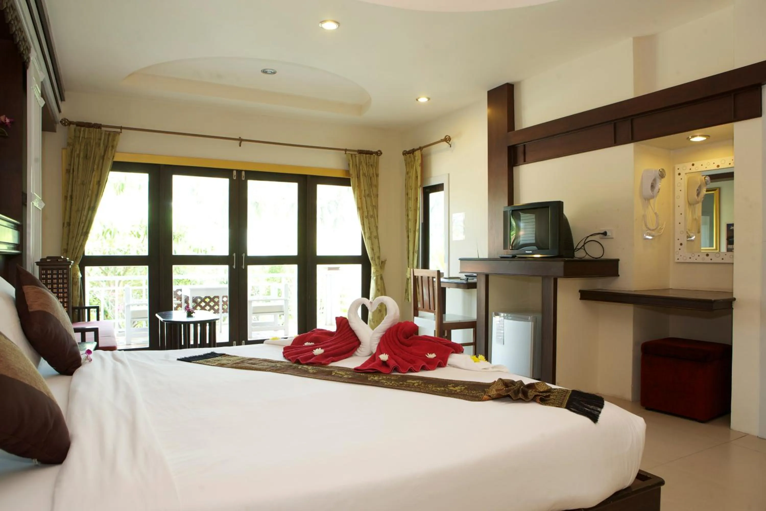 Bed in Simple Life Resort Koh Tao