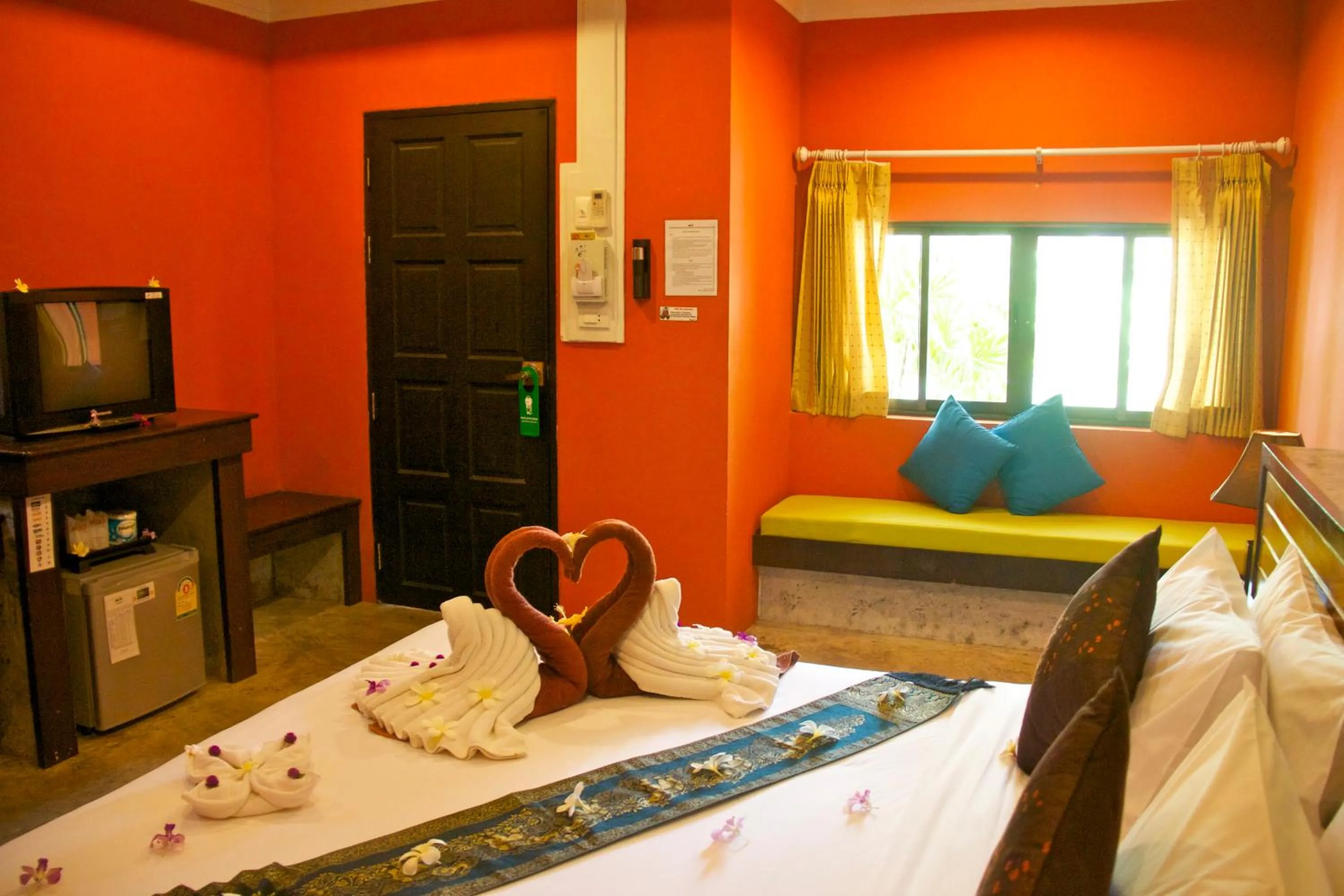 Bed in Simple Life Resort Koh Tao