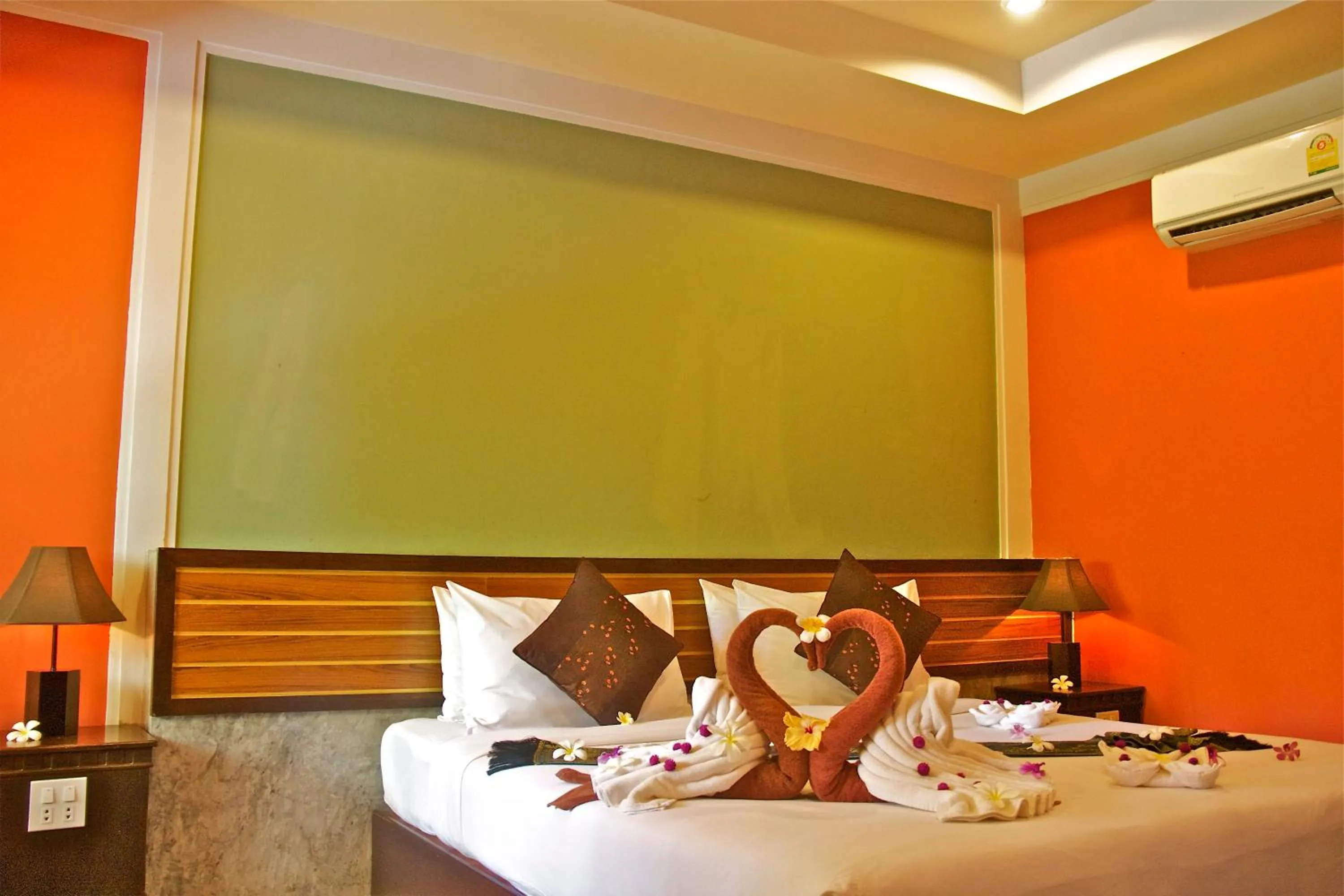 Bed in Simple Life Resort Koh Tao