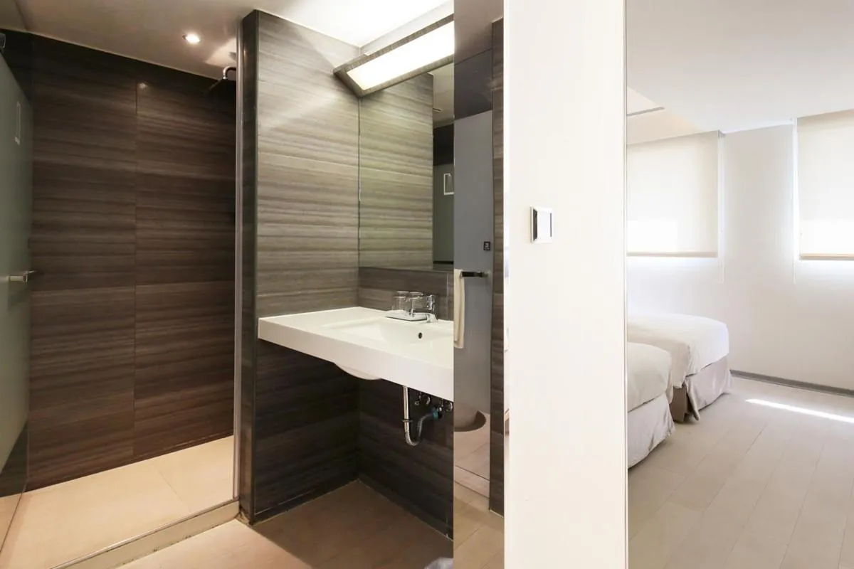 Toilet, Bed in Dandy Hotel - Tianmu Branch
