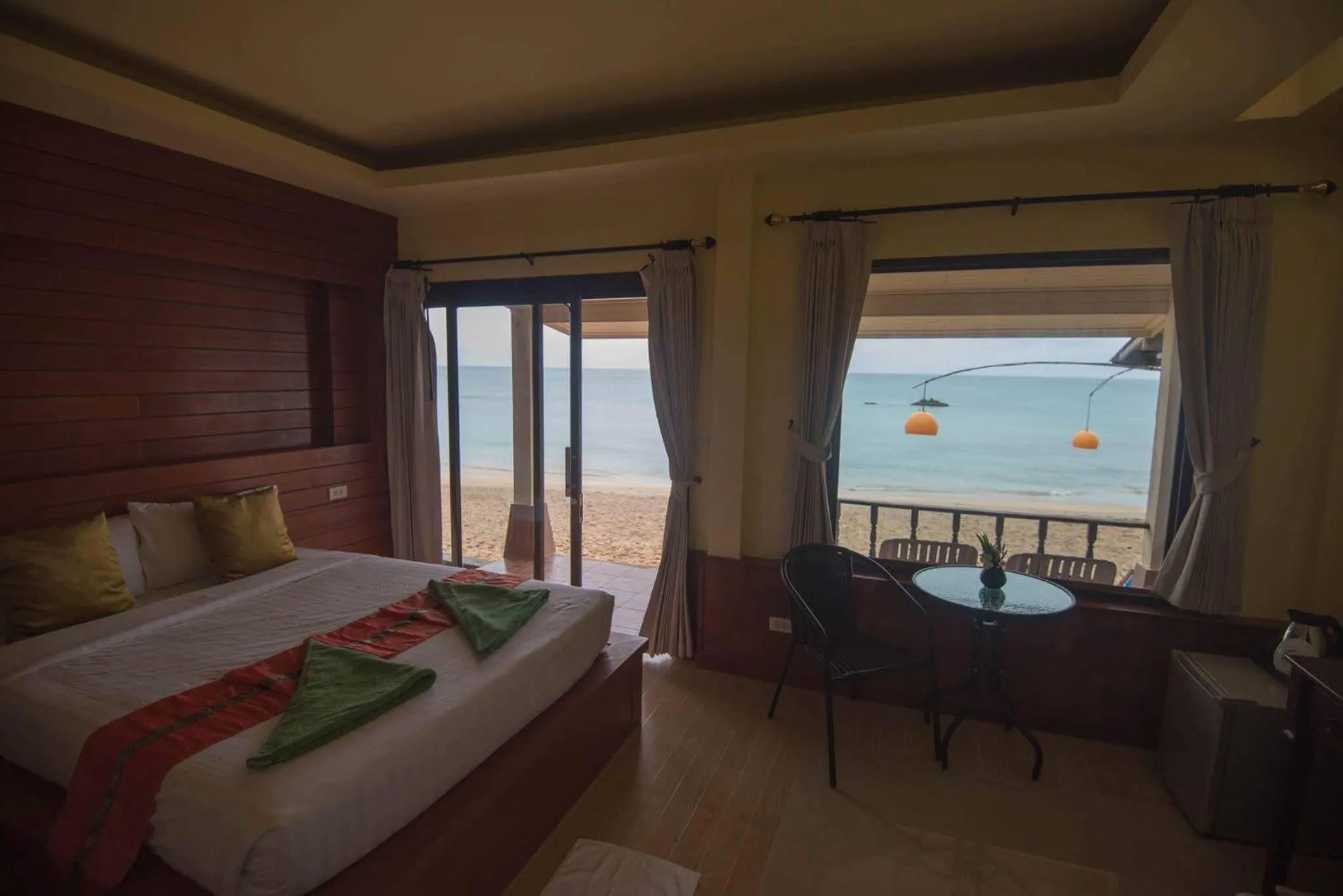 Photo of the whole room, Bed in Lanta Paragon