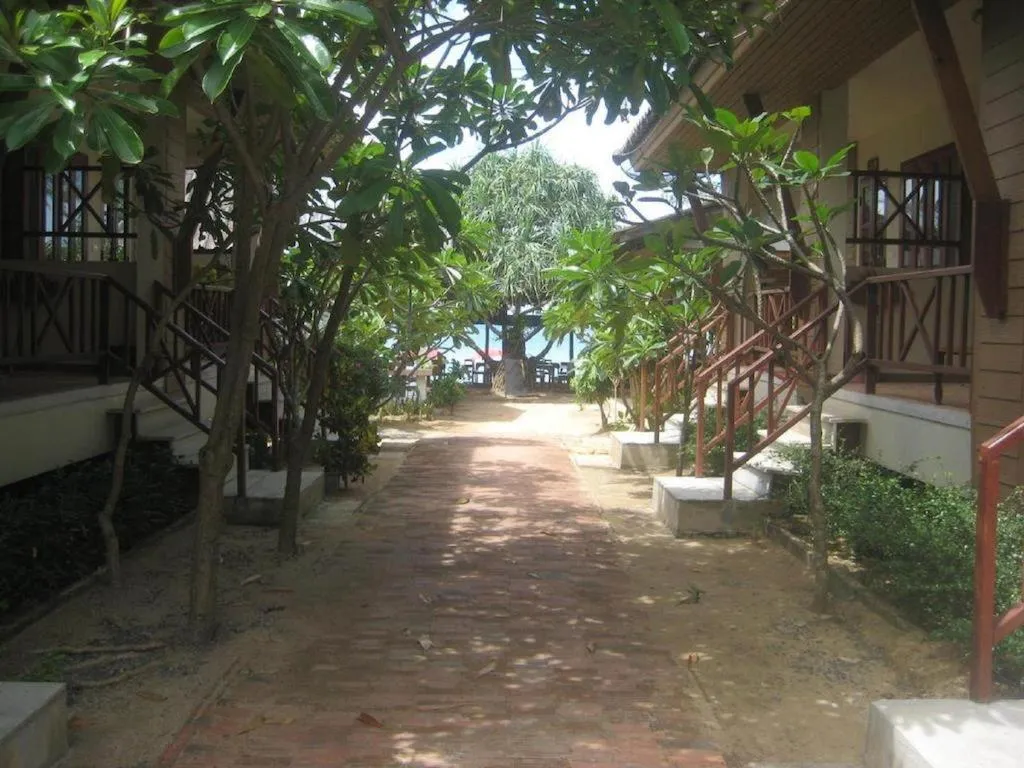 Facade/entrance in Lanta Paragon