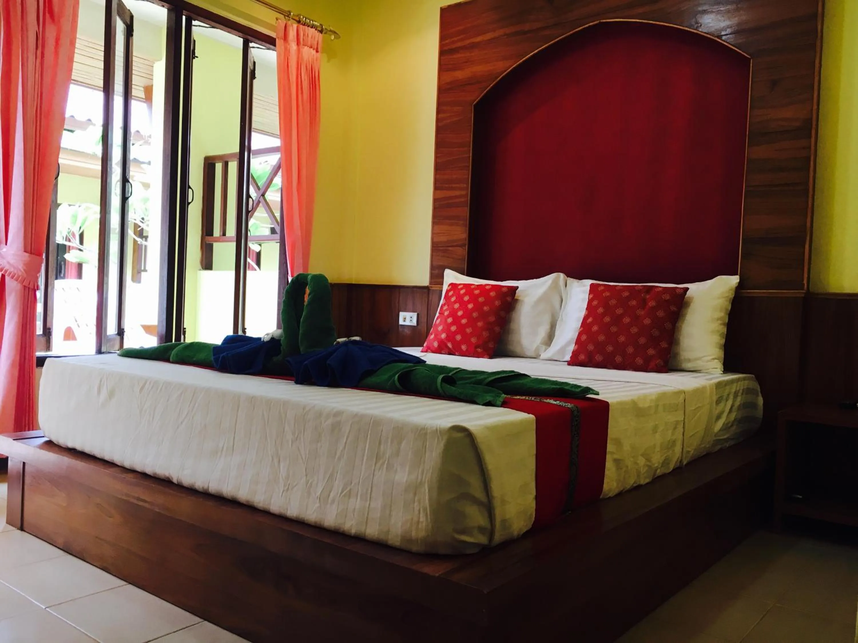 Bedroom, Bed in Lanta Paragon