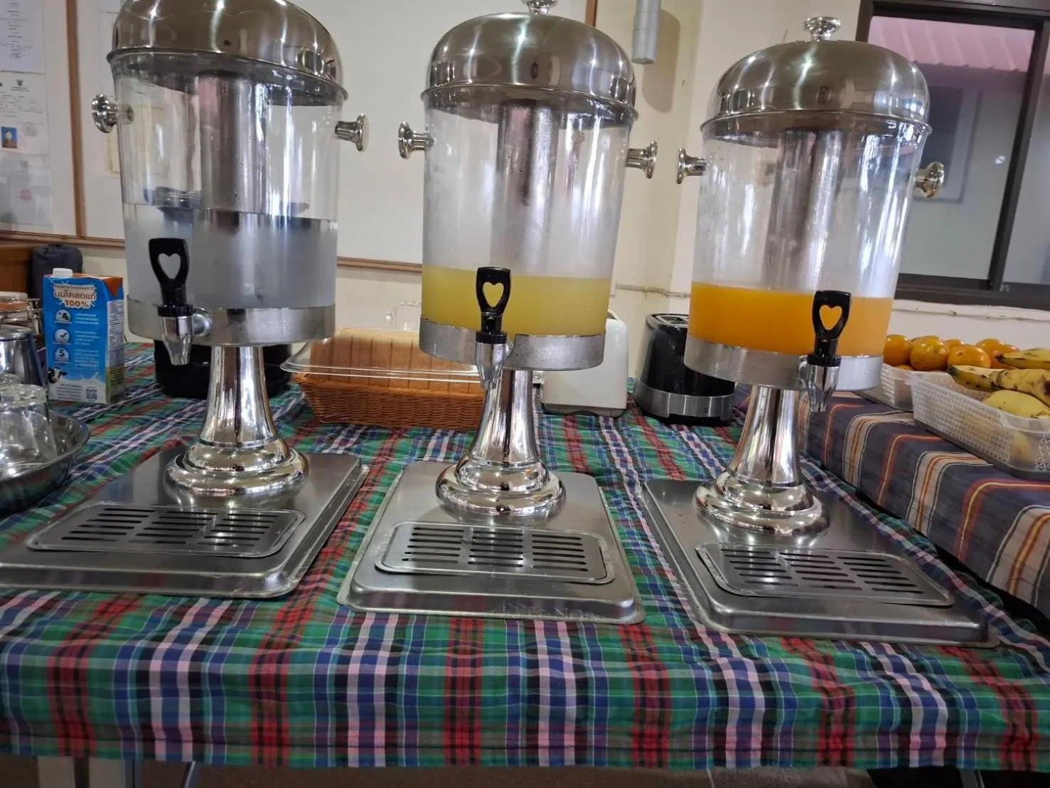 Drinks in Lanta Summer House 1