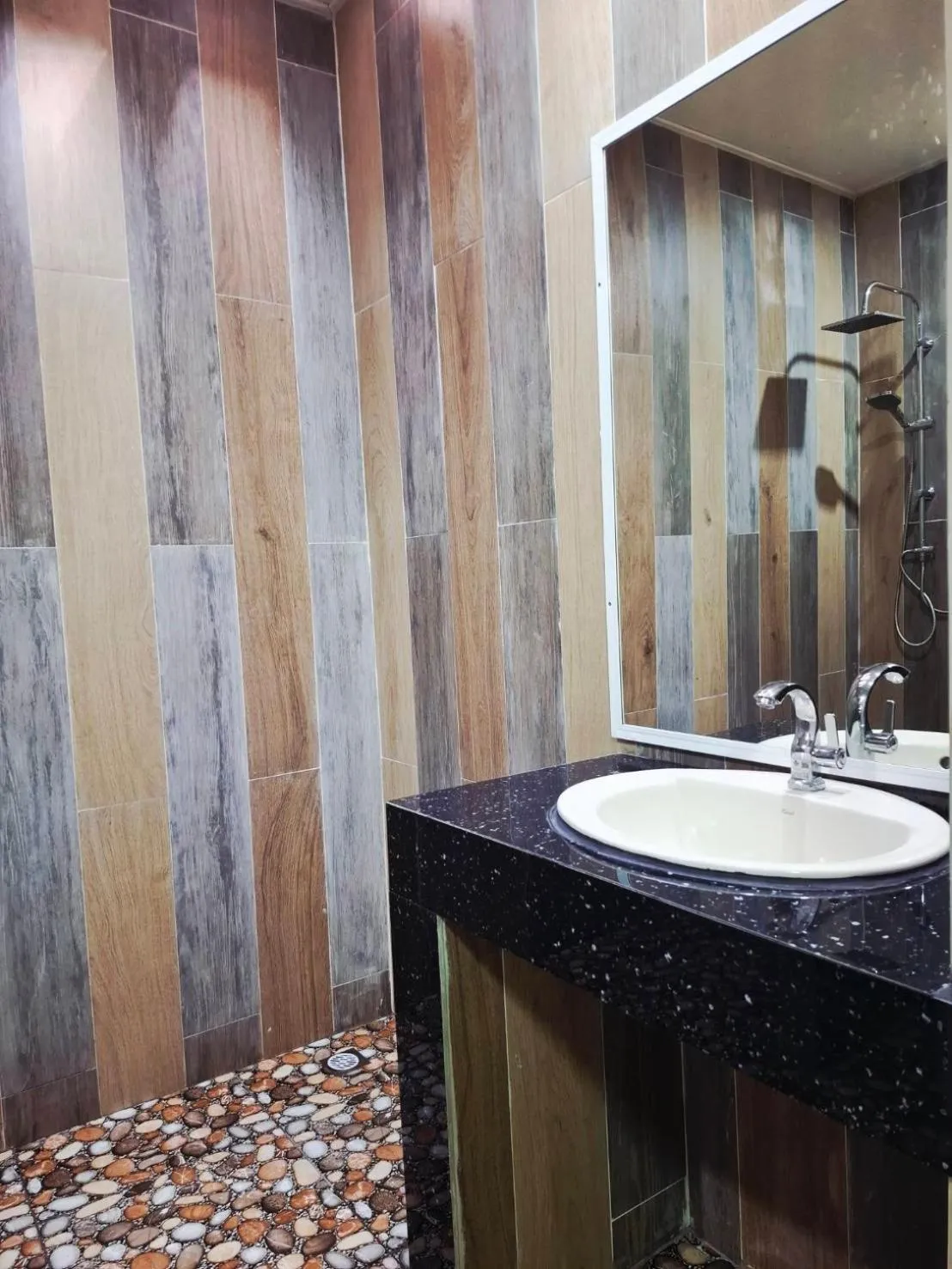 Shower in Lanta Summer House 1