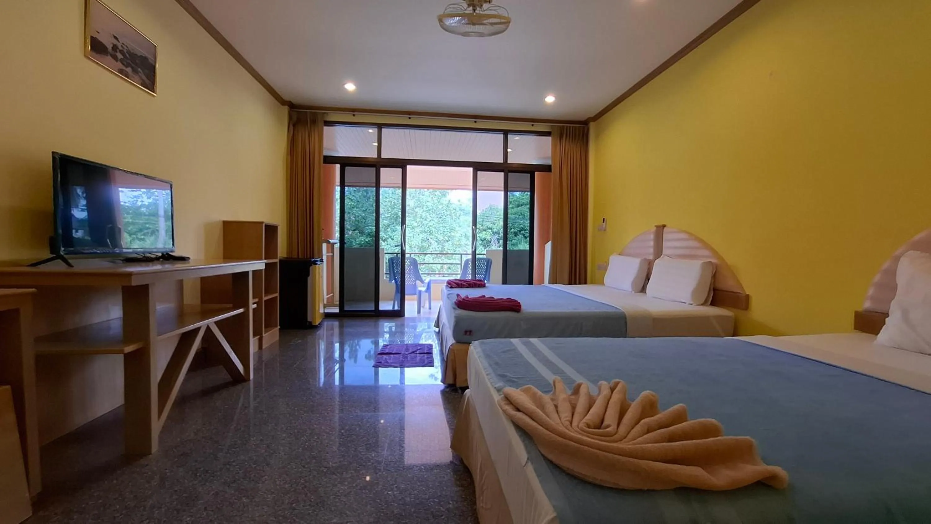 TV and multimedia, Bed in Lanta Summer House 1