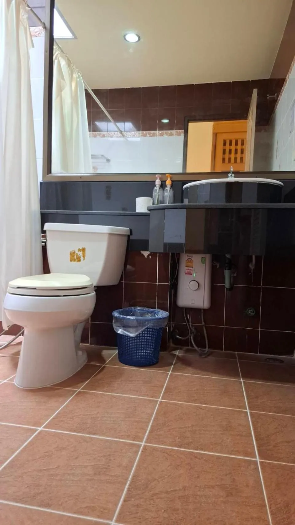 Toilet in Lanta Summer House 1