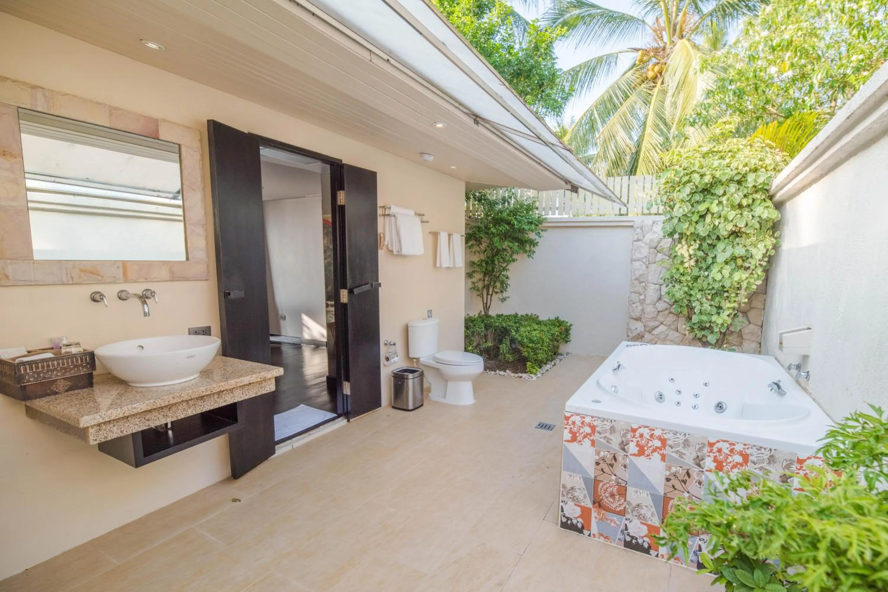 Shower in The Sunset Beach Resort & Spa, Taling Ngam, Ko Samui