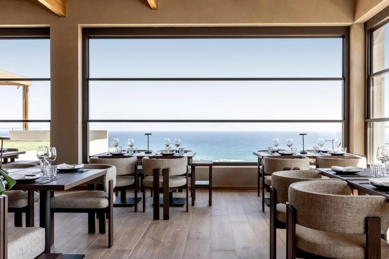 Restaurant/places to eat in Elios Hill