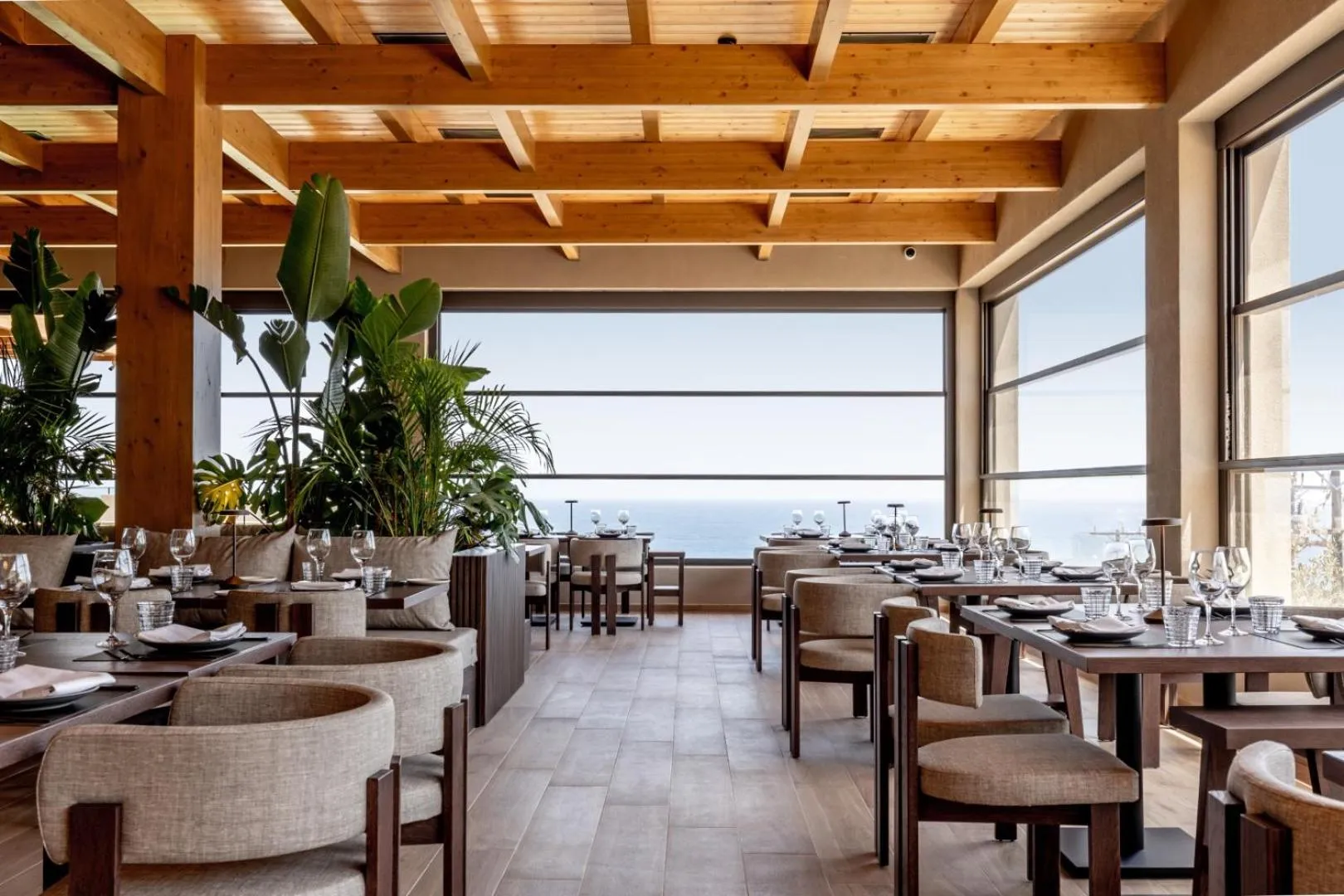 Restaurant/places to eat in Elios Hill