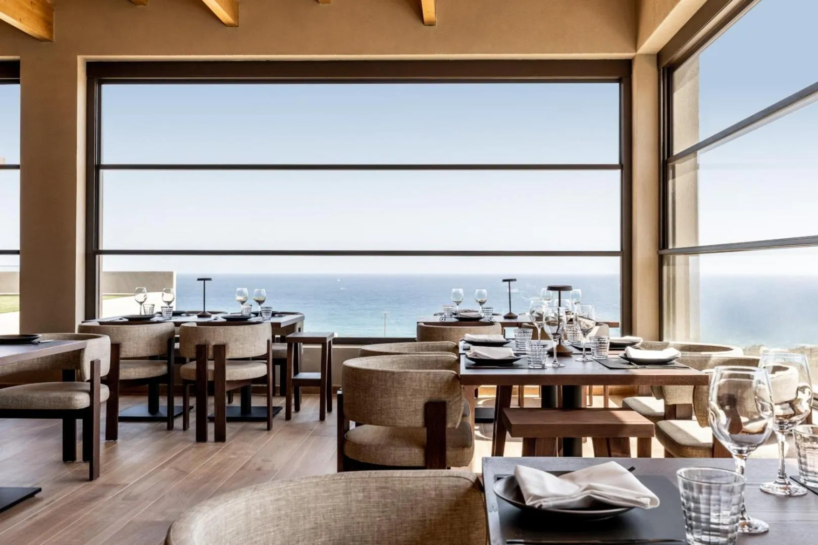 Restaurant/places to eat in Elios Hill