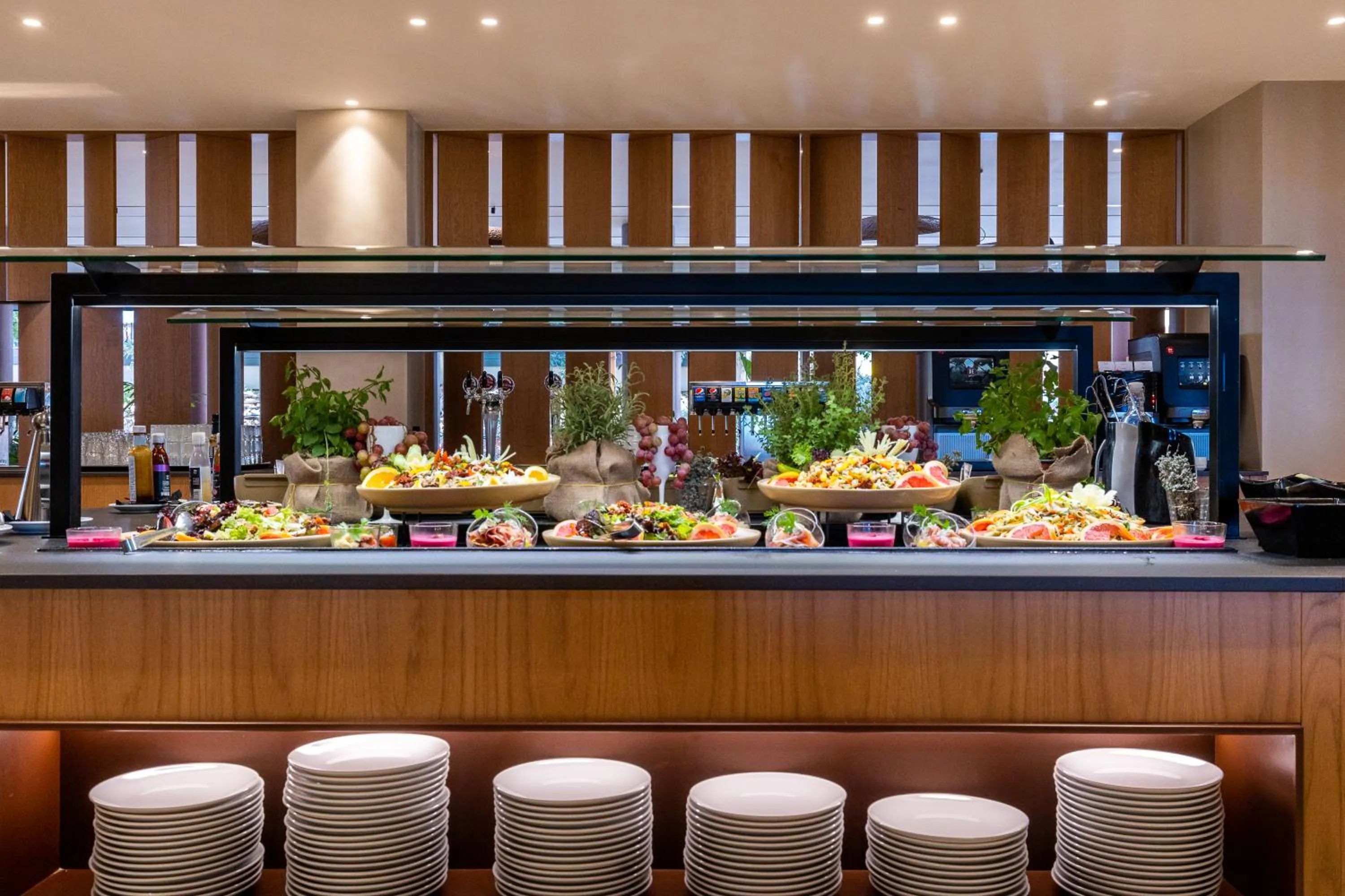 Restaurant/places to eat in Elios Hill