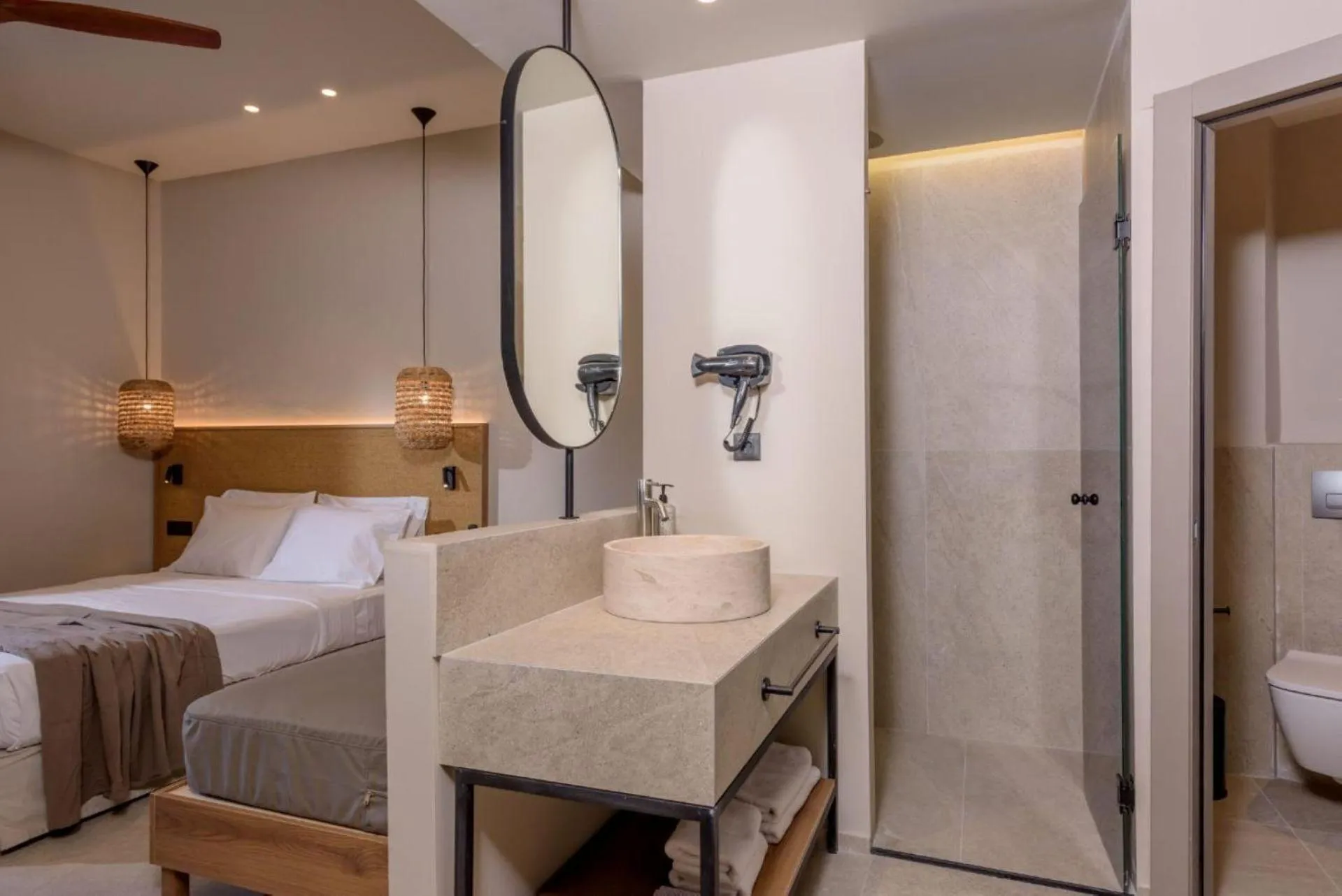 Bathroom, Bed in Zeus Hotels Neptuno Beach