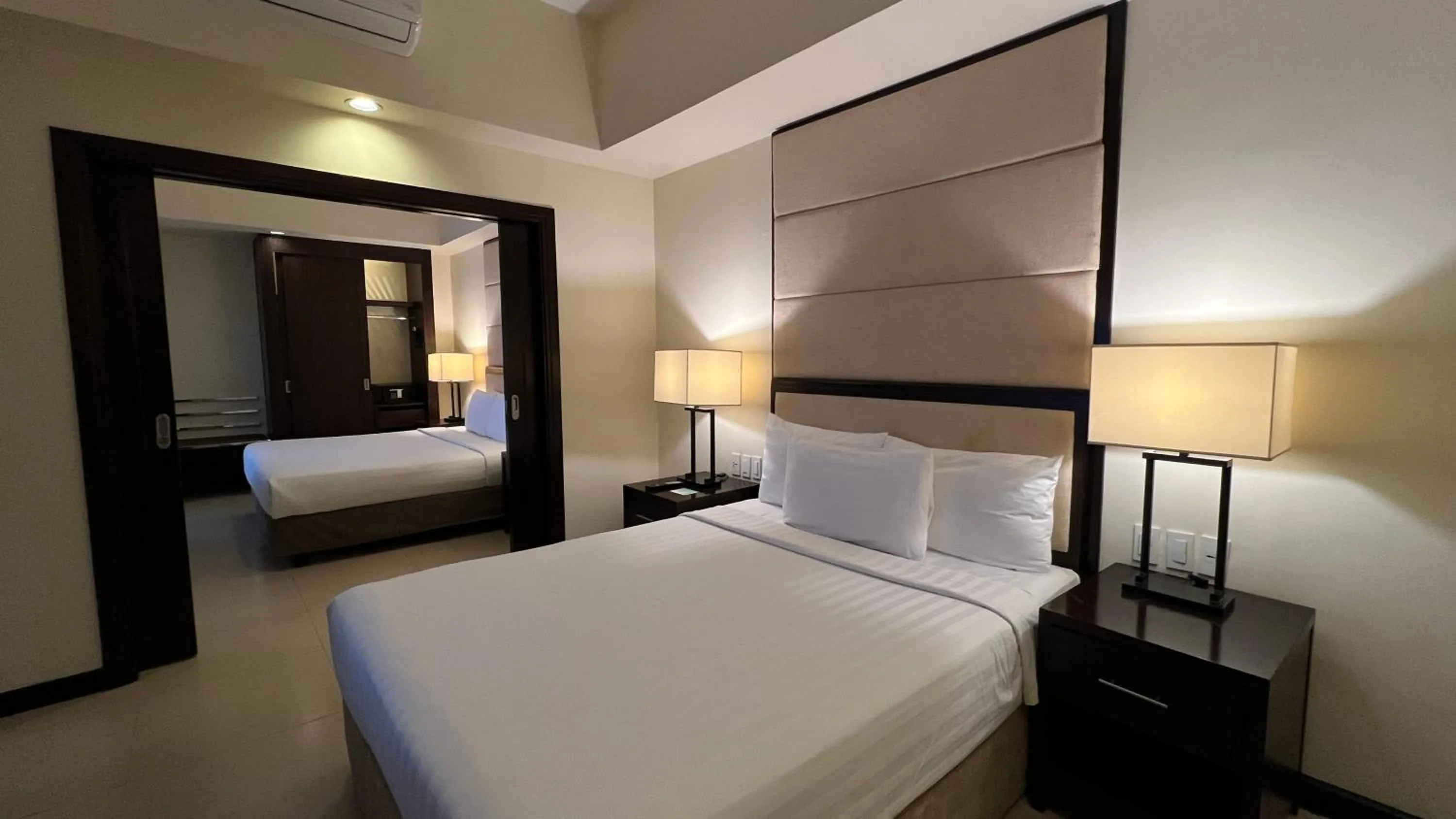 Bed in Taal Vista Hotel