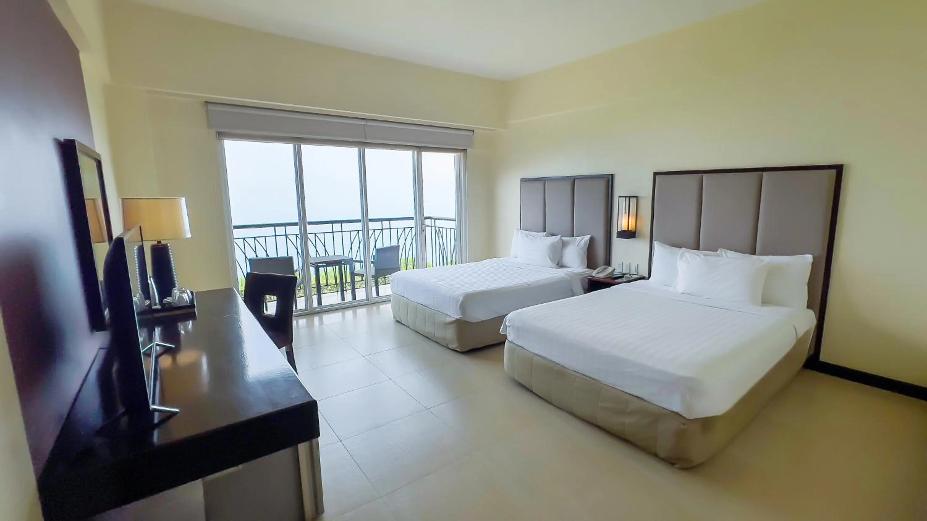 Bed in Taal Vista Hotel