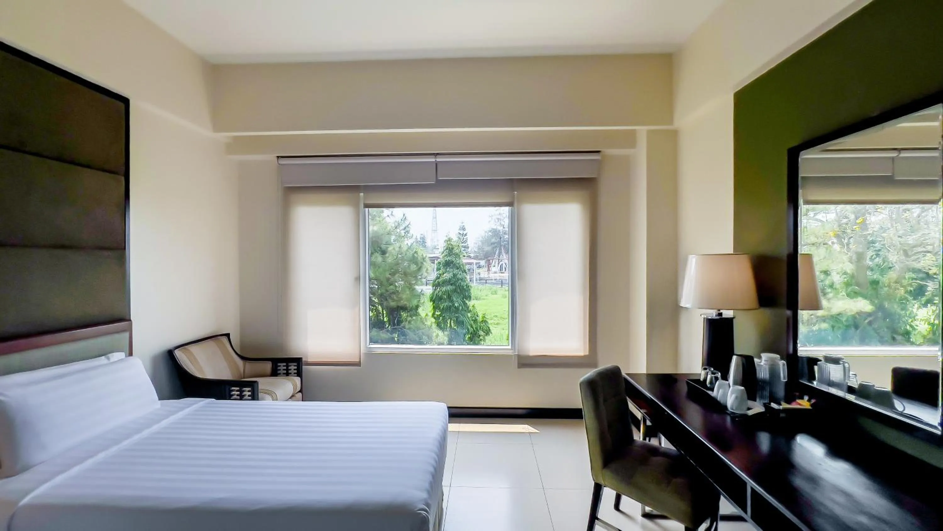 Bed in Taal Vista Hotel